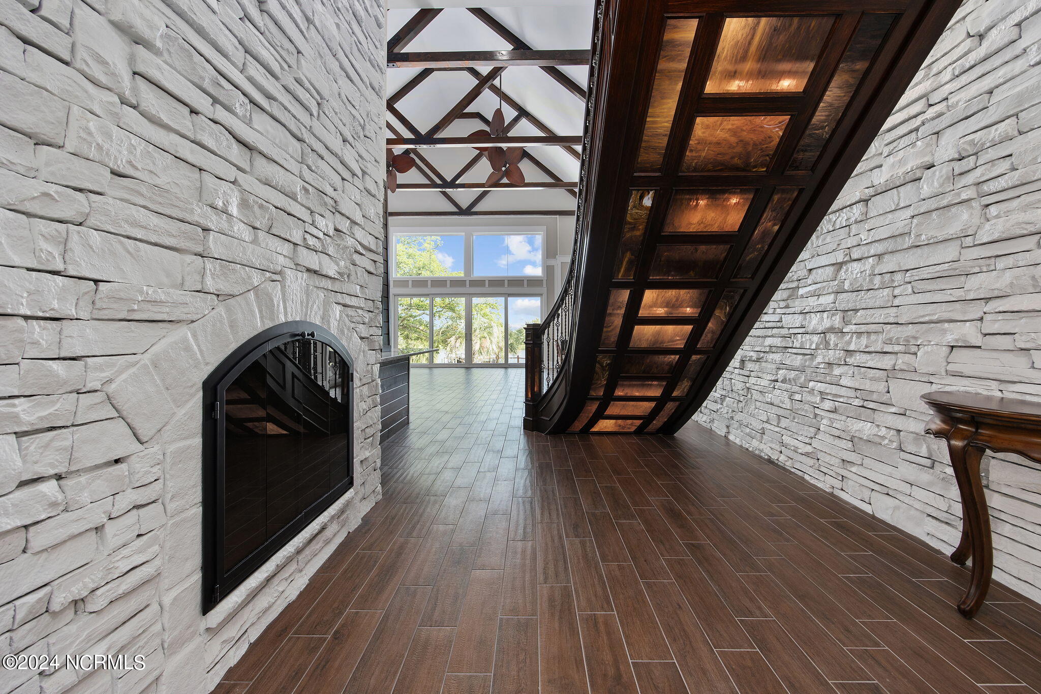 100453856 | Photo 26