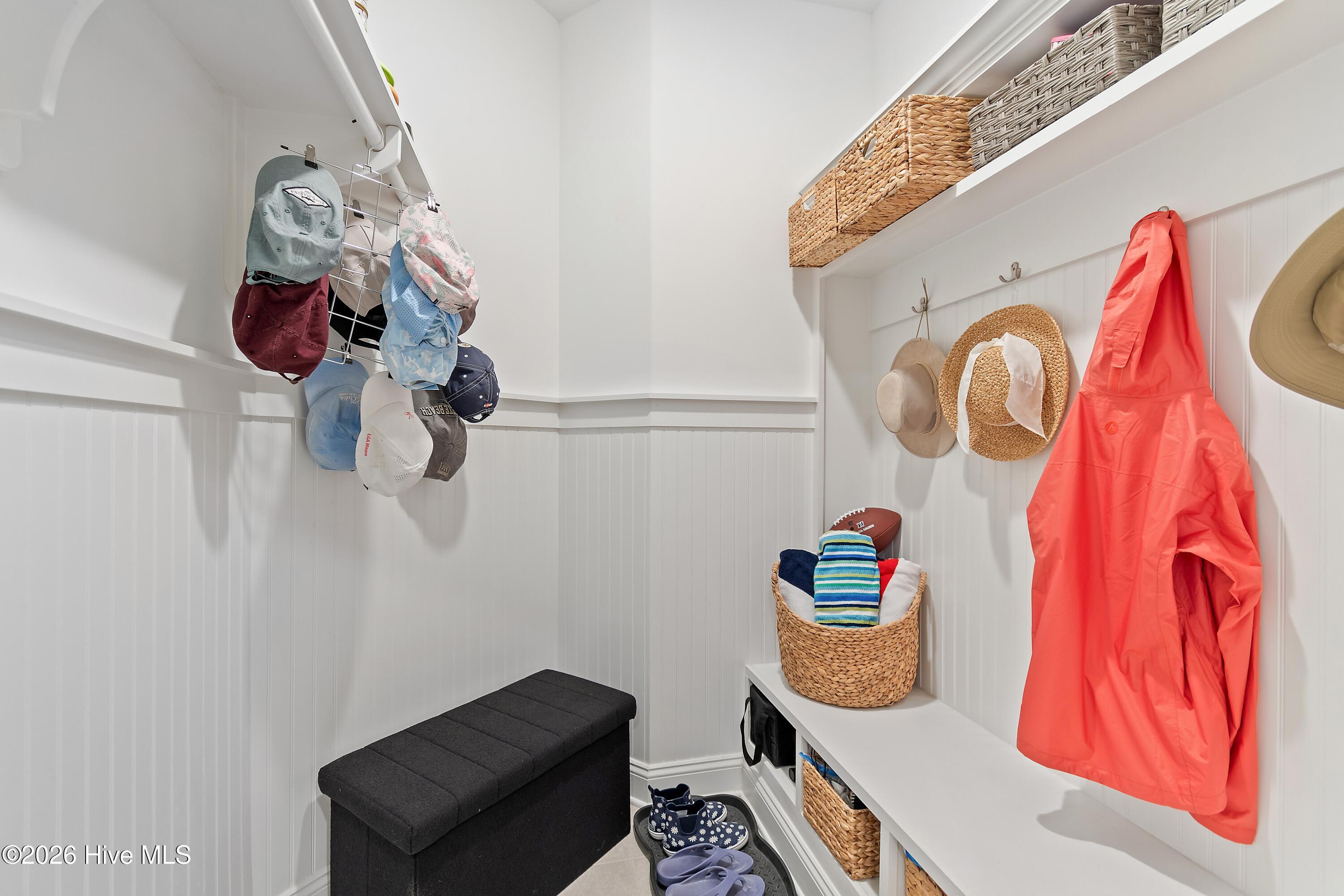 100568990 | Photo 48