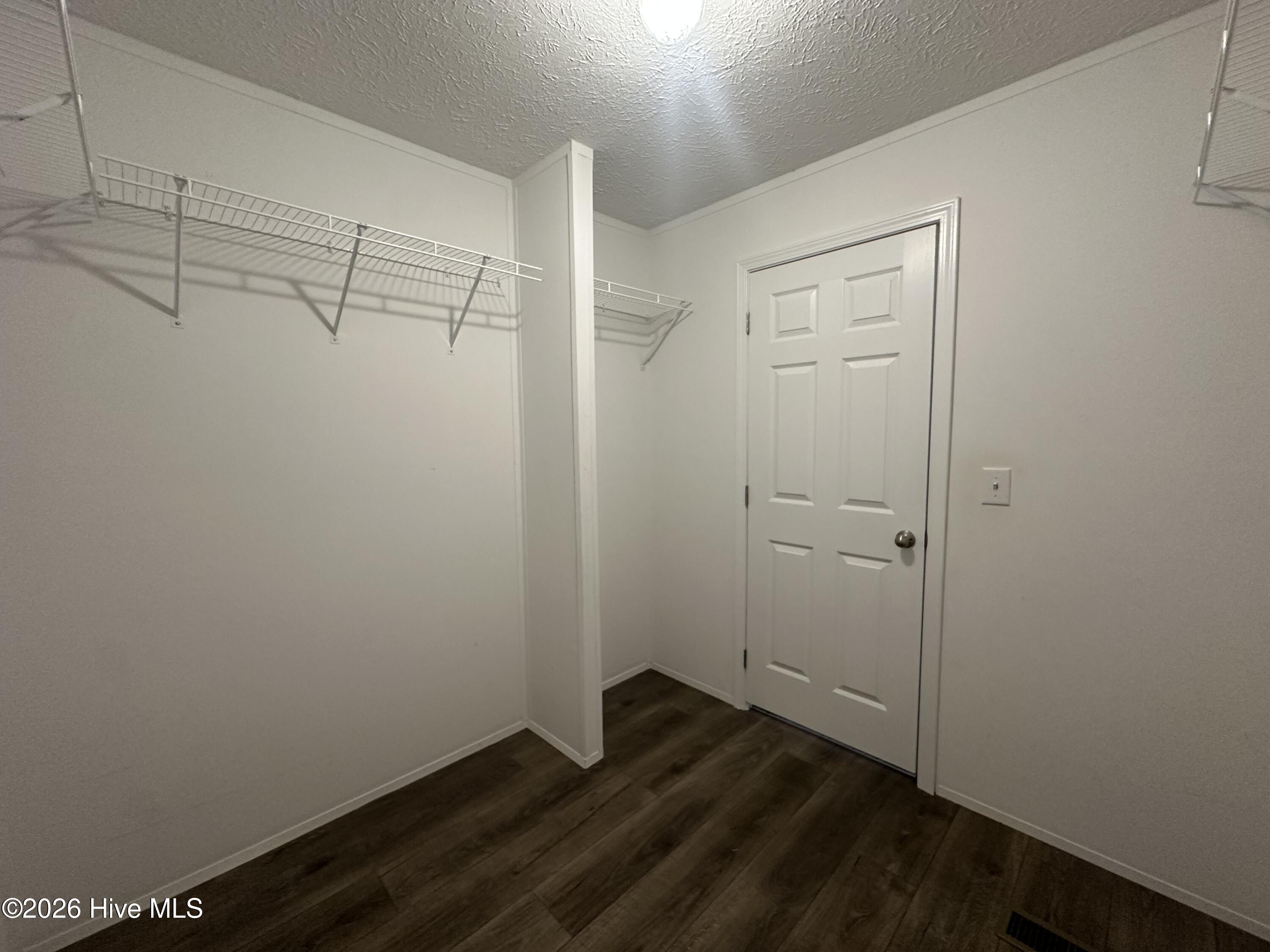 100550398 | Photo 22