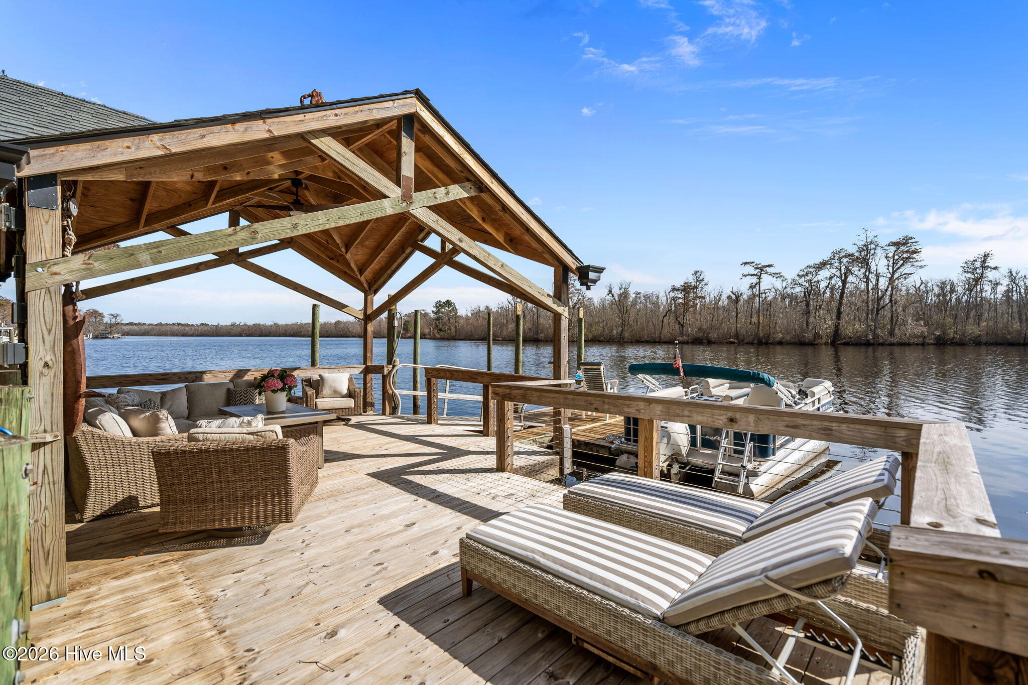 100555800 | Photo 65