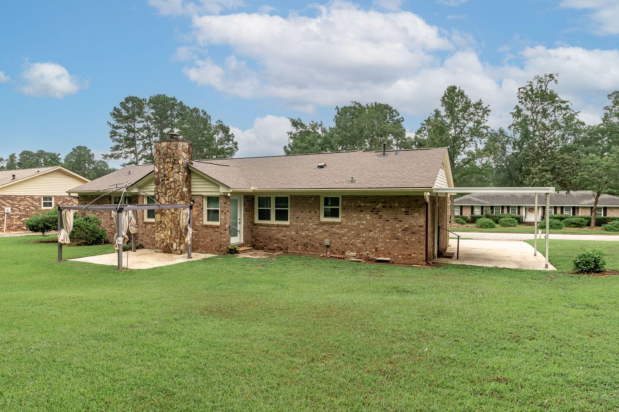 39-web-or-mls-105 DRESDEN DR A©--12