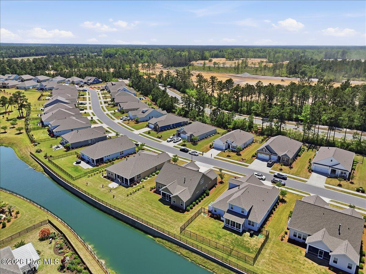 100569276 | Photo 63