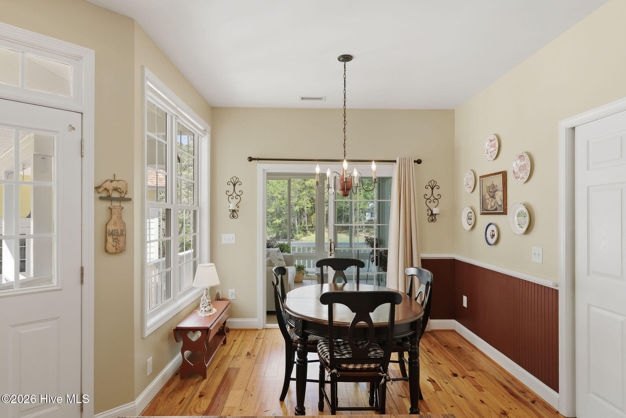 100567375 | Photo 19