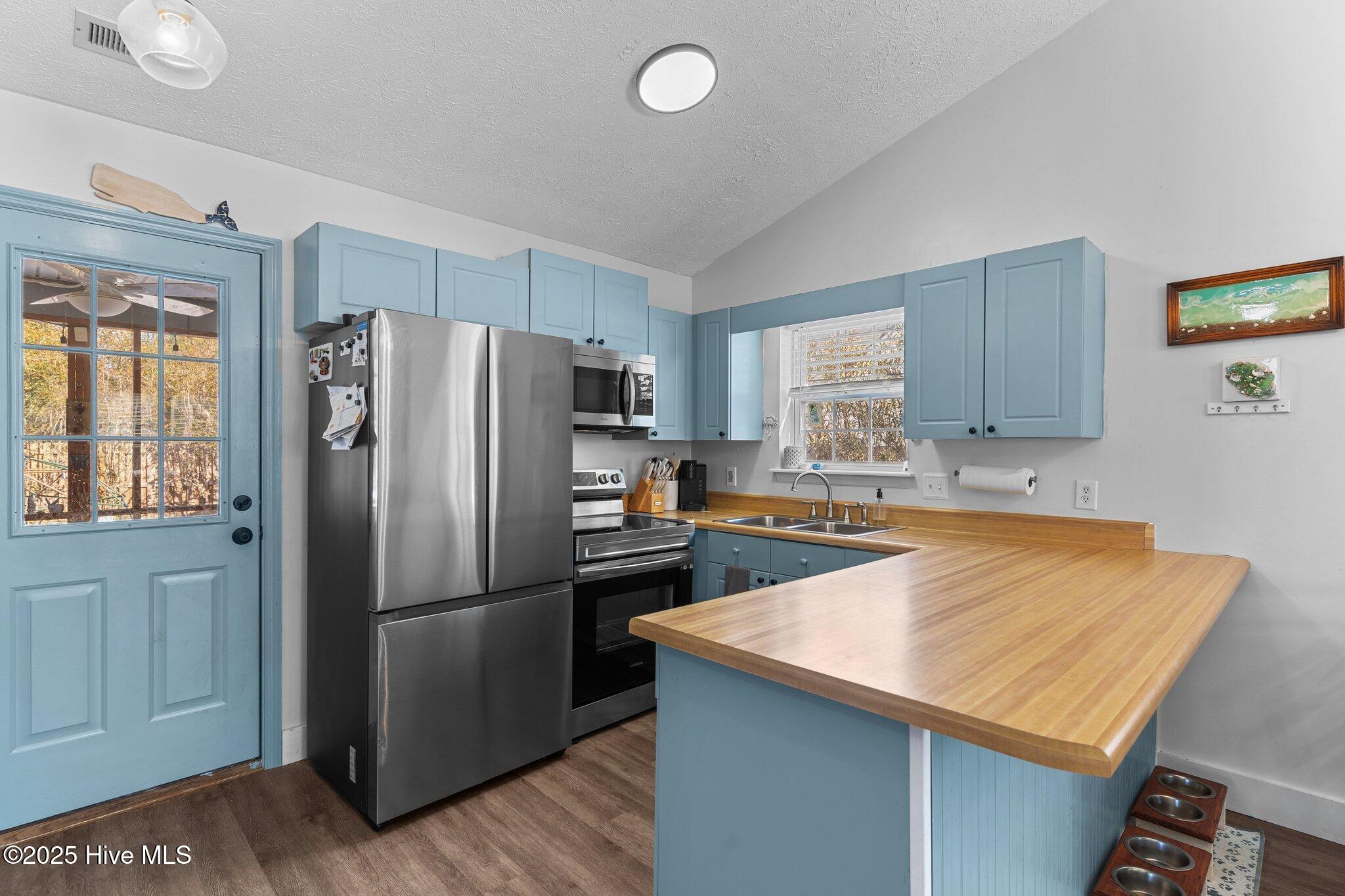 100557210 | Photo 14