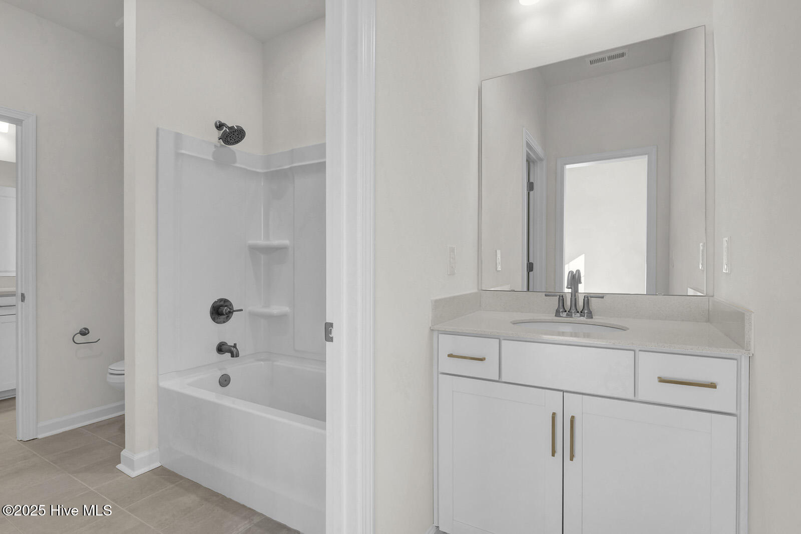 100556058 | Photo 38