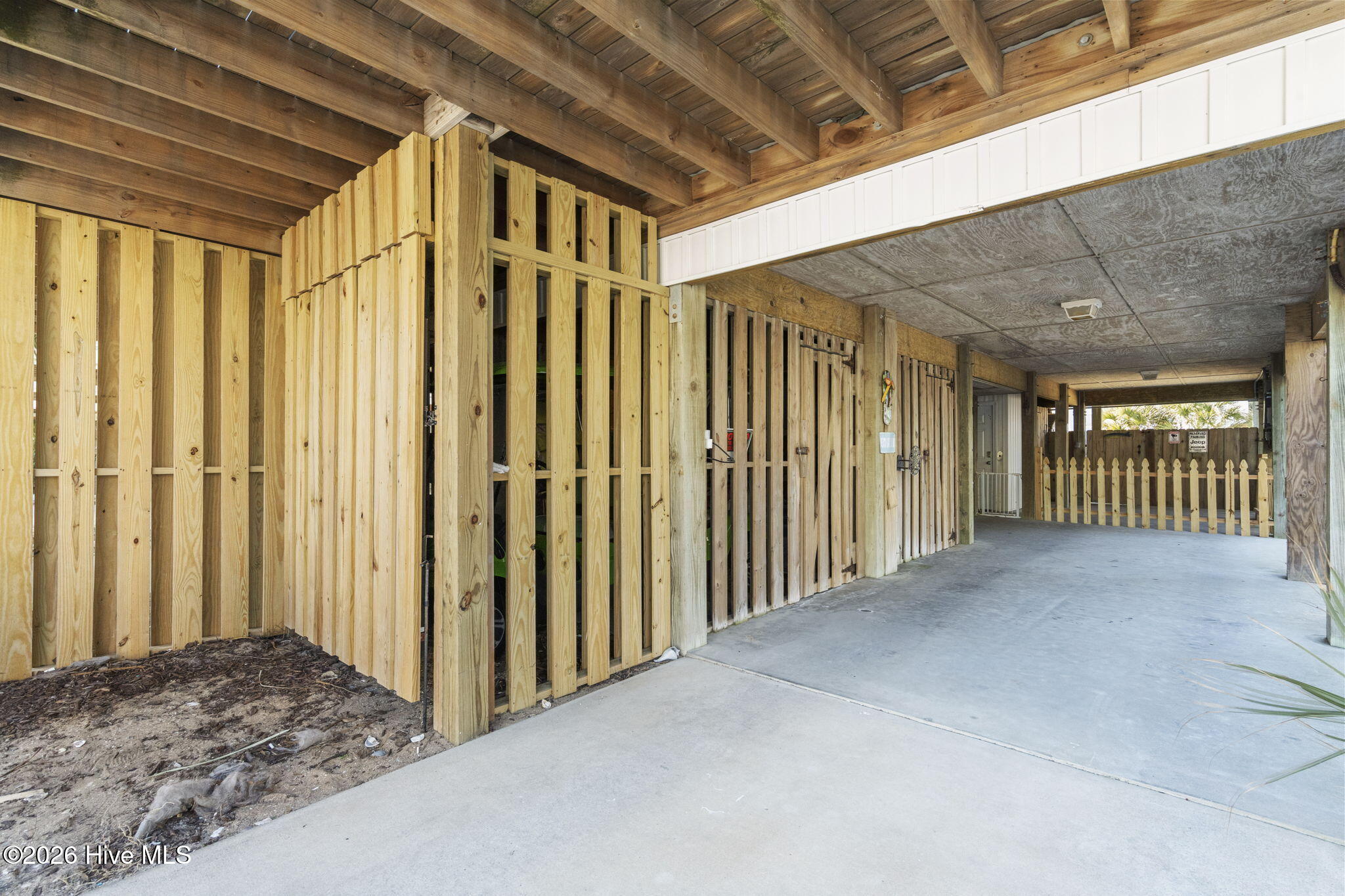 100553989 | Photo 42