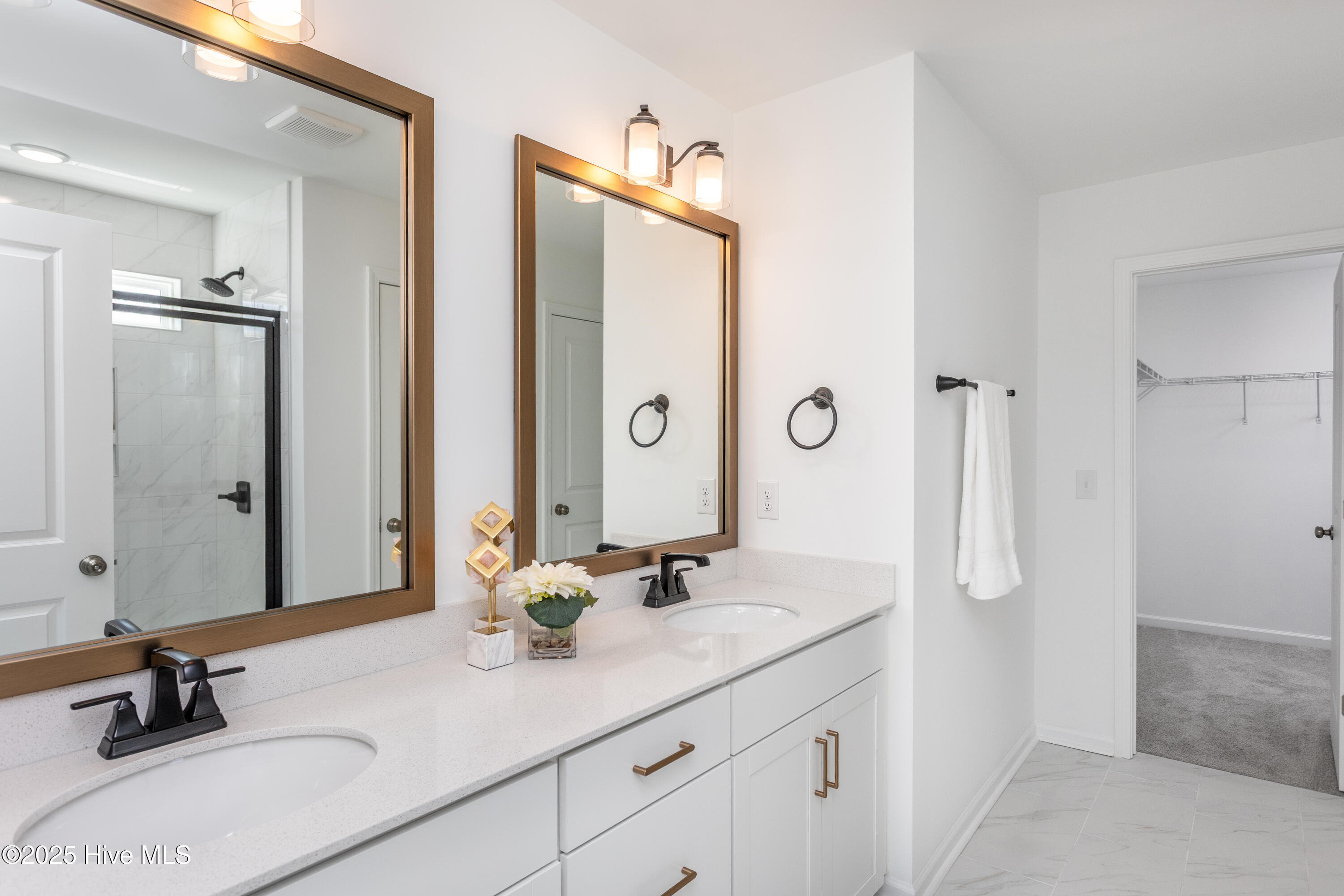 100507421 | Photo 13