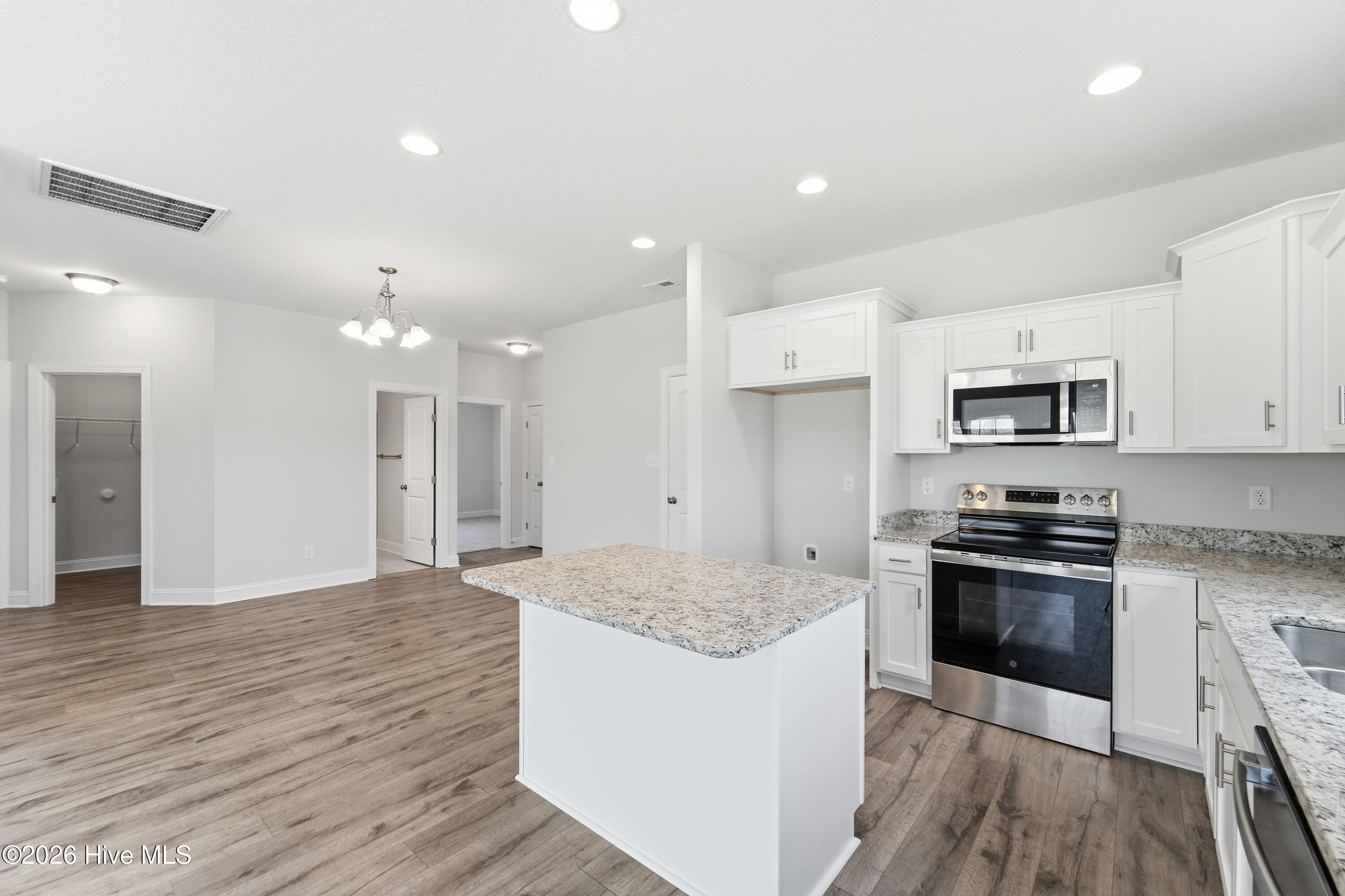 100526991 | Photo 14