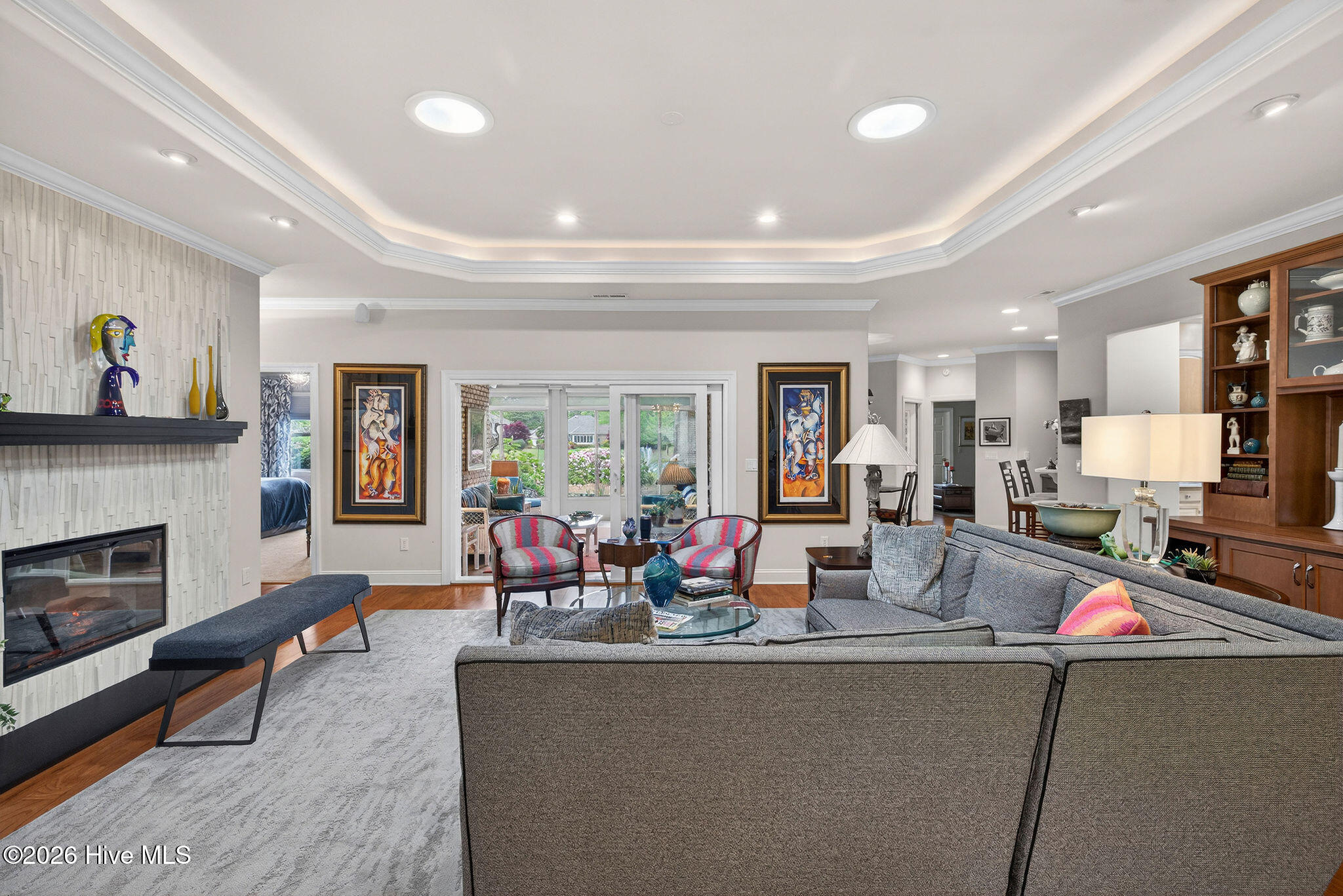 100565990 | Photo 15