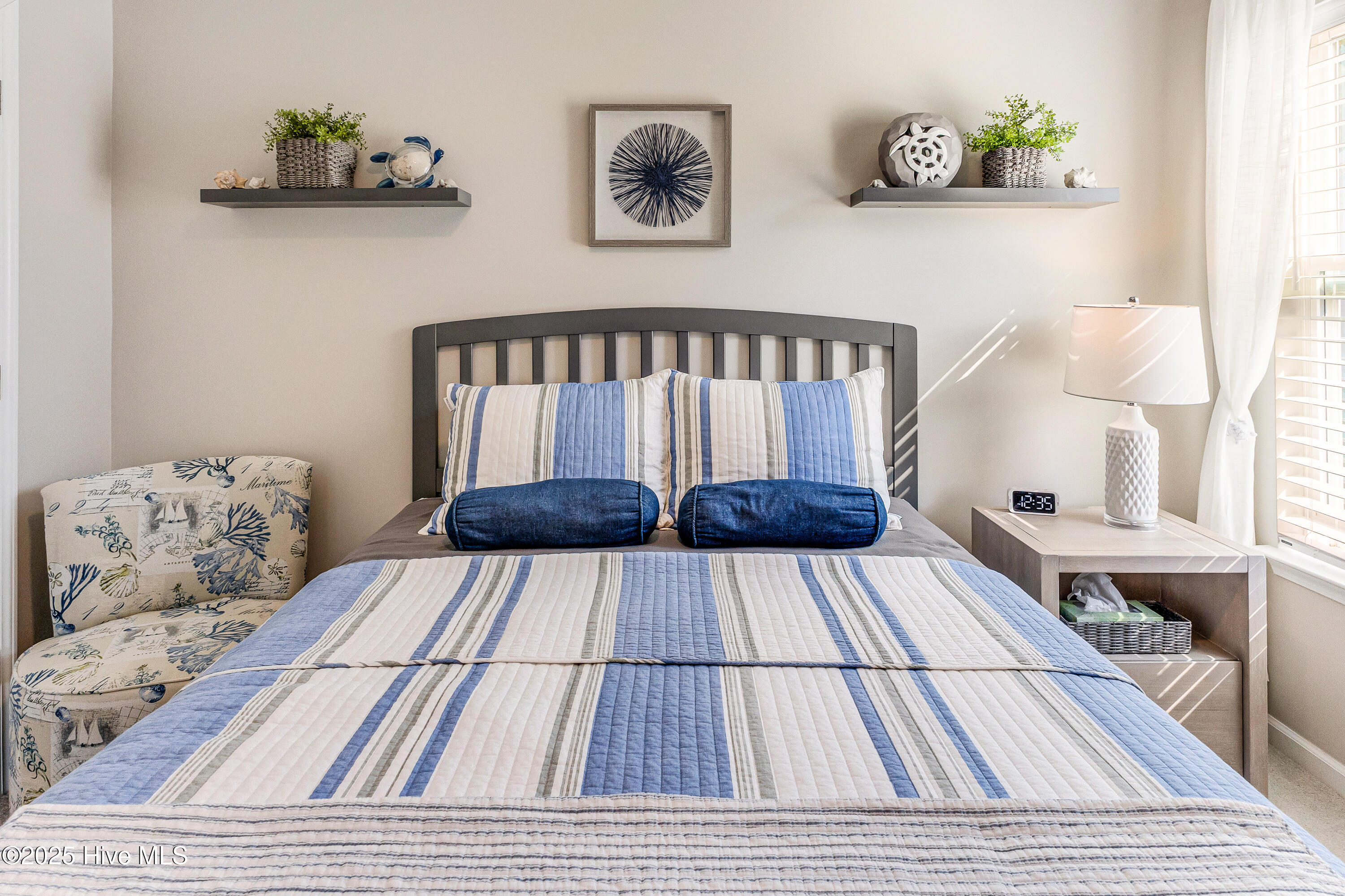 100542880 | Photo 33