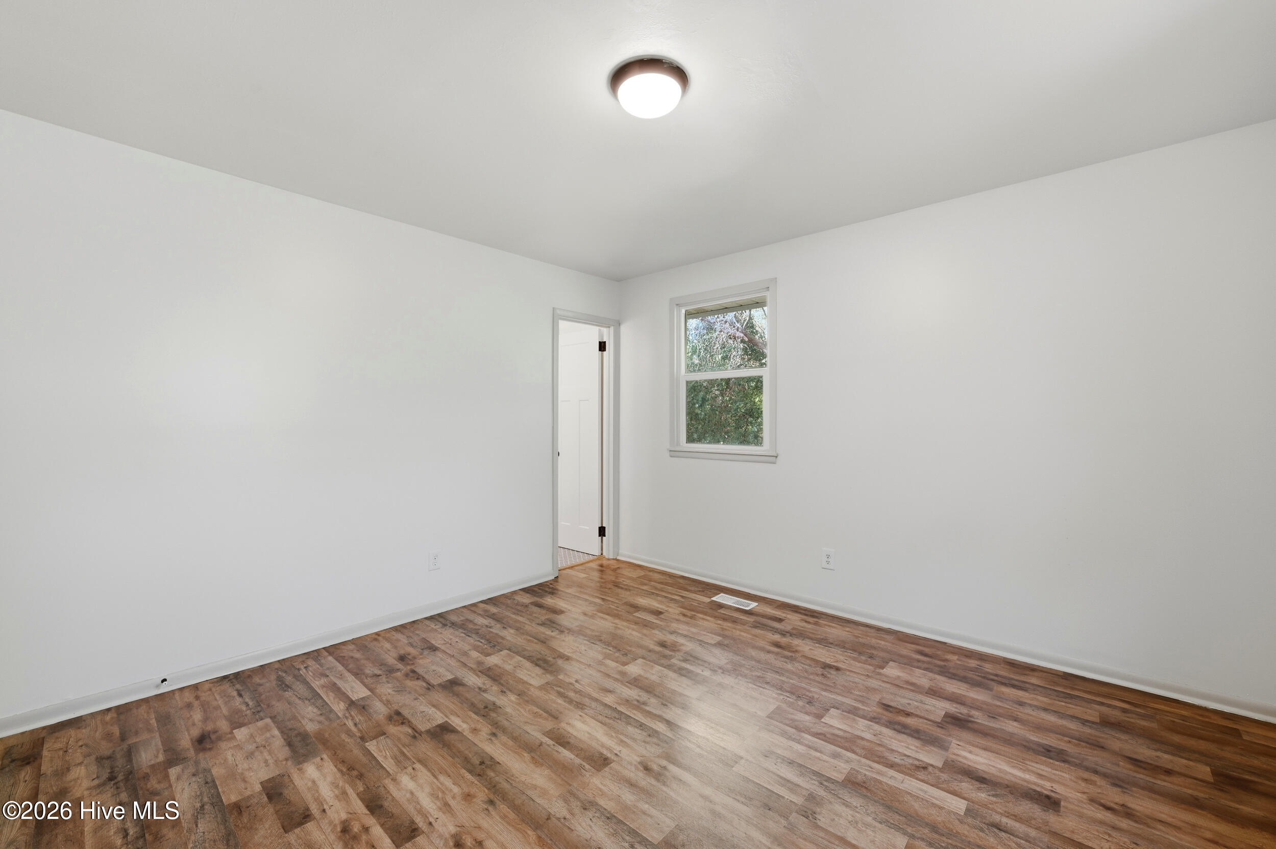 100566125 | Photo 22