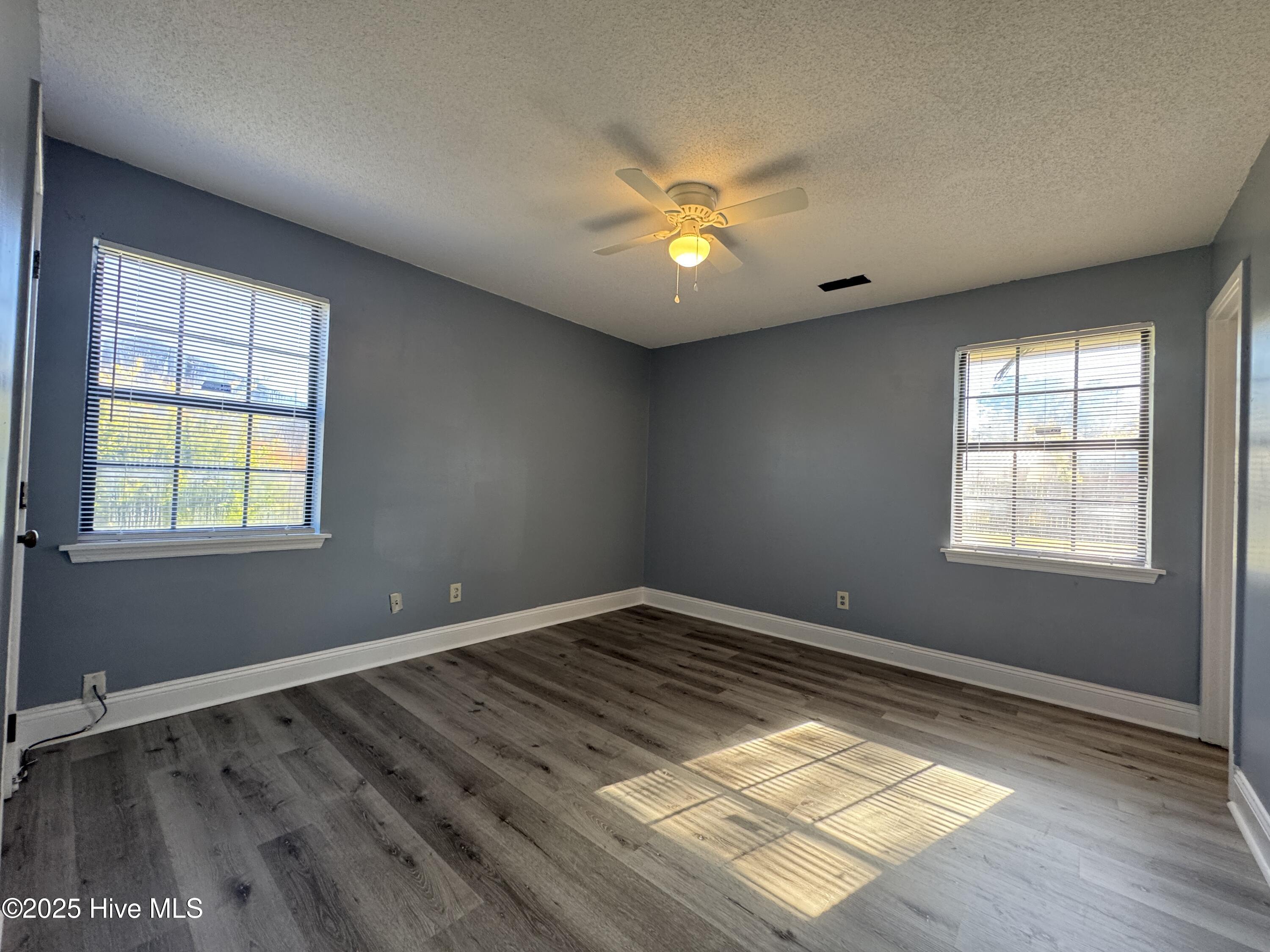 100541945 | Photo 15