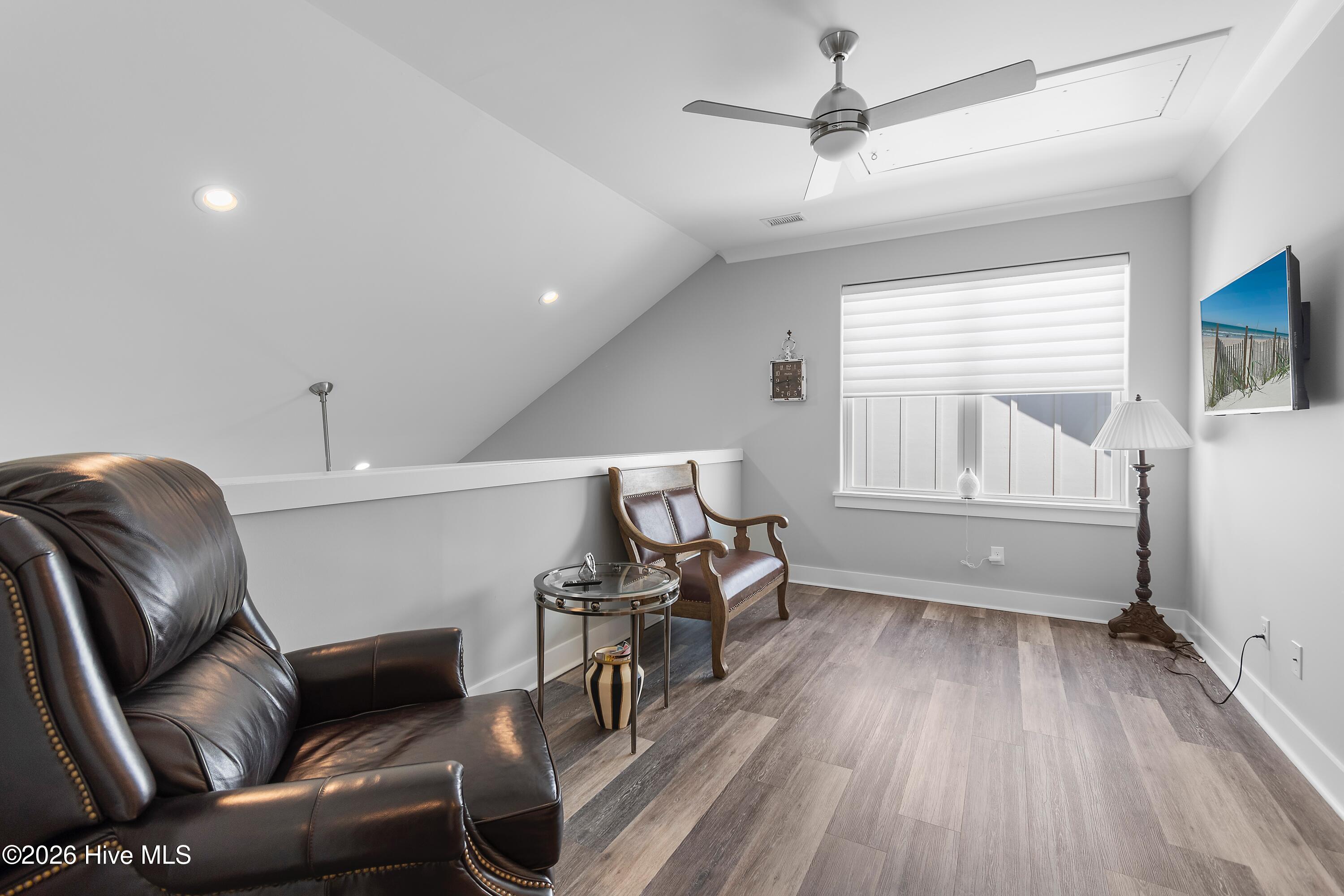 100561295 | Photo 31