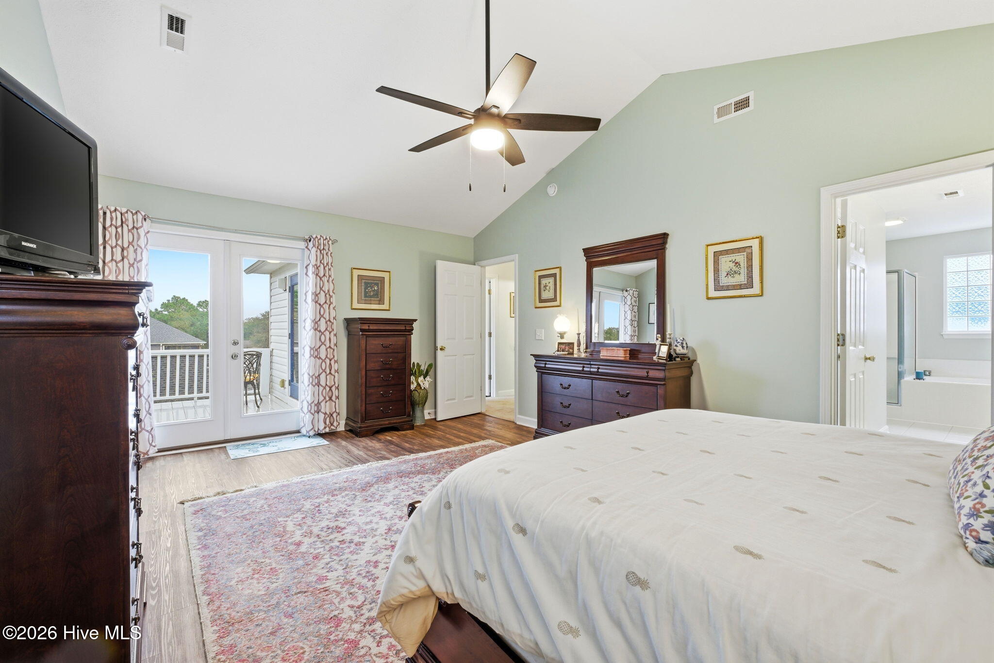 100556182 | Photo 14