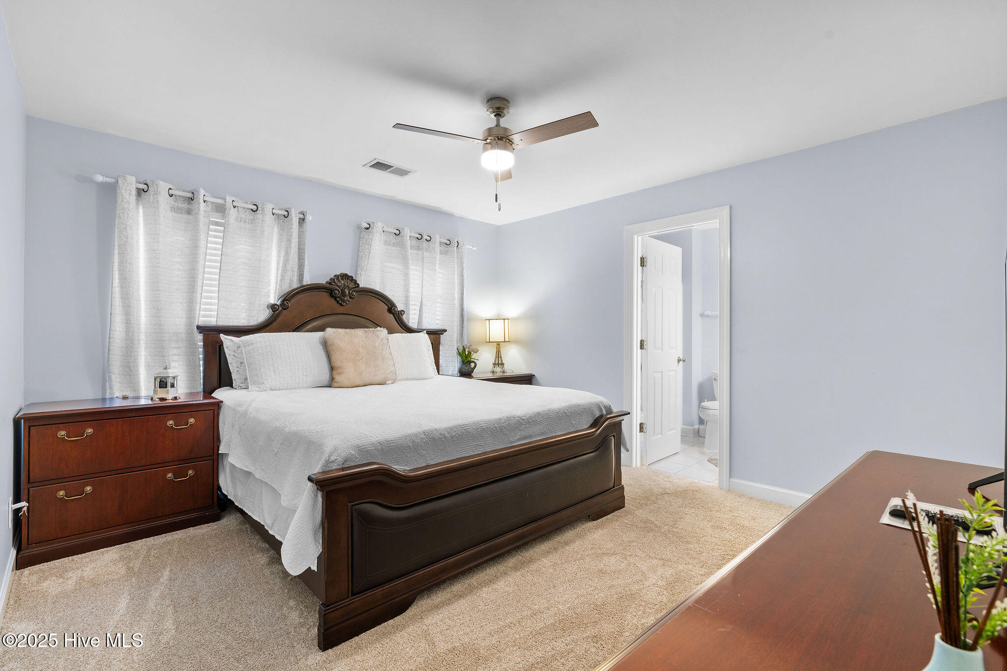 100556700 | Photo 46