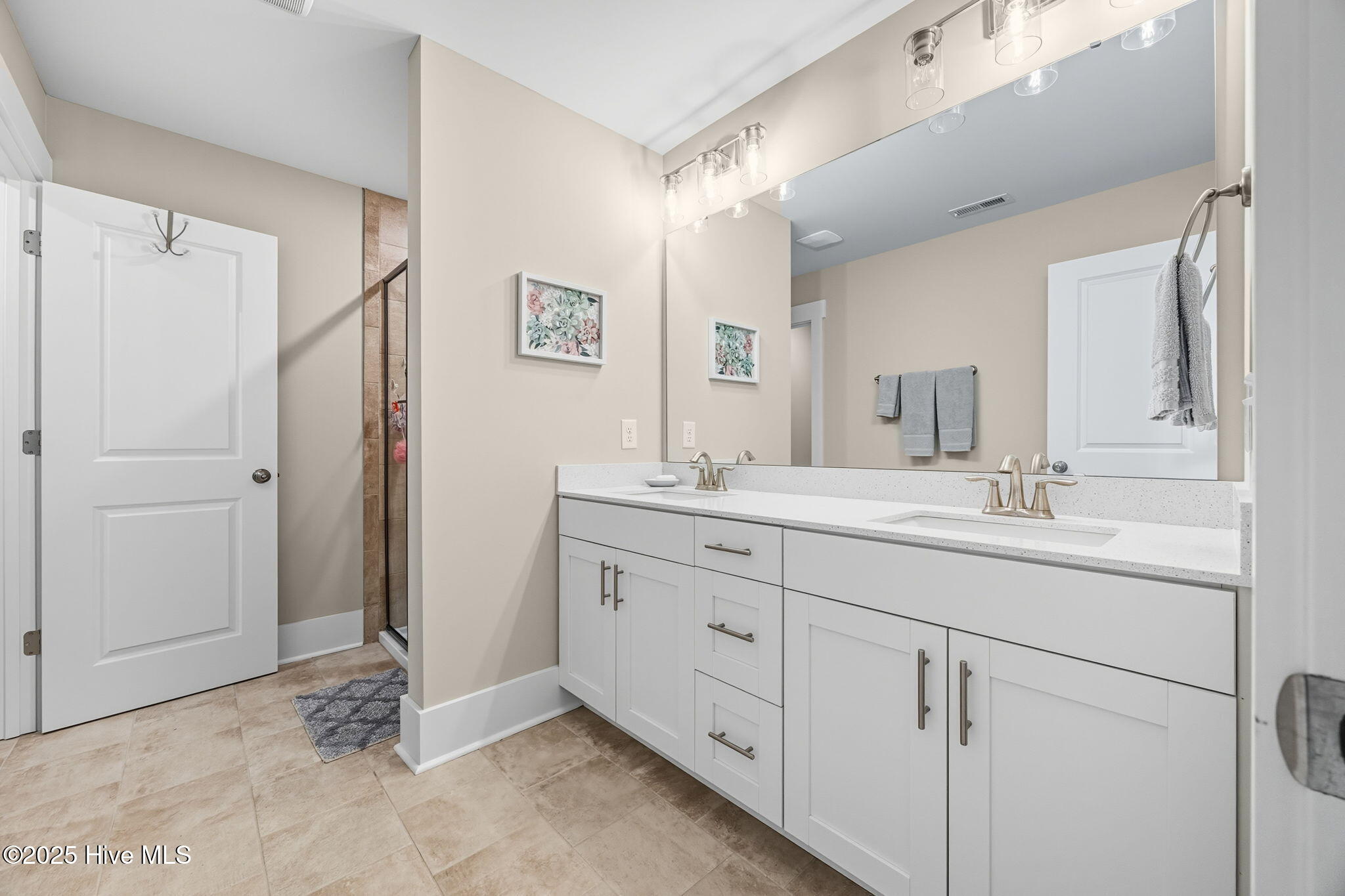 100533920 | Photo 31