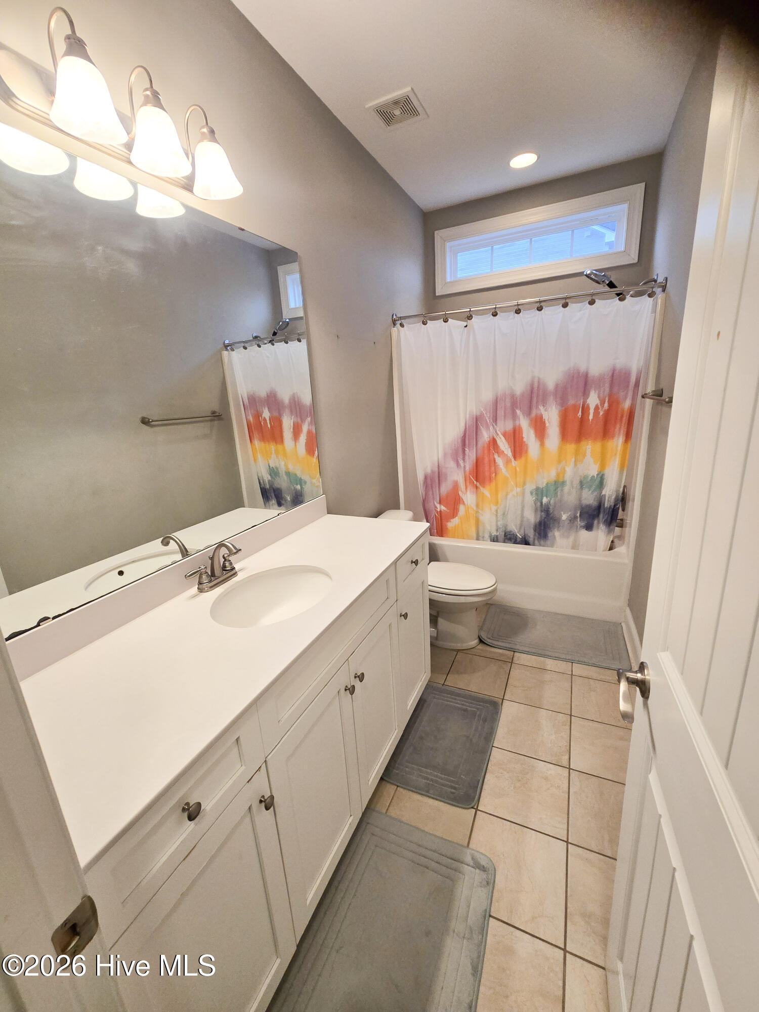 100549826 | Photo 20