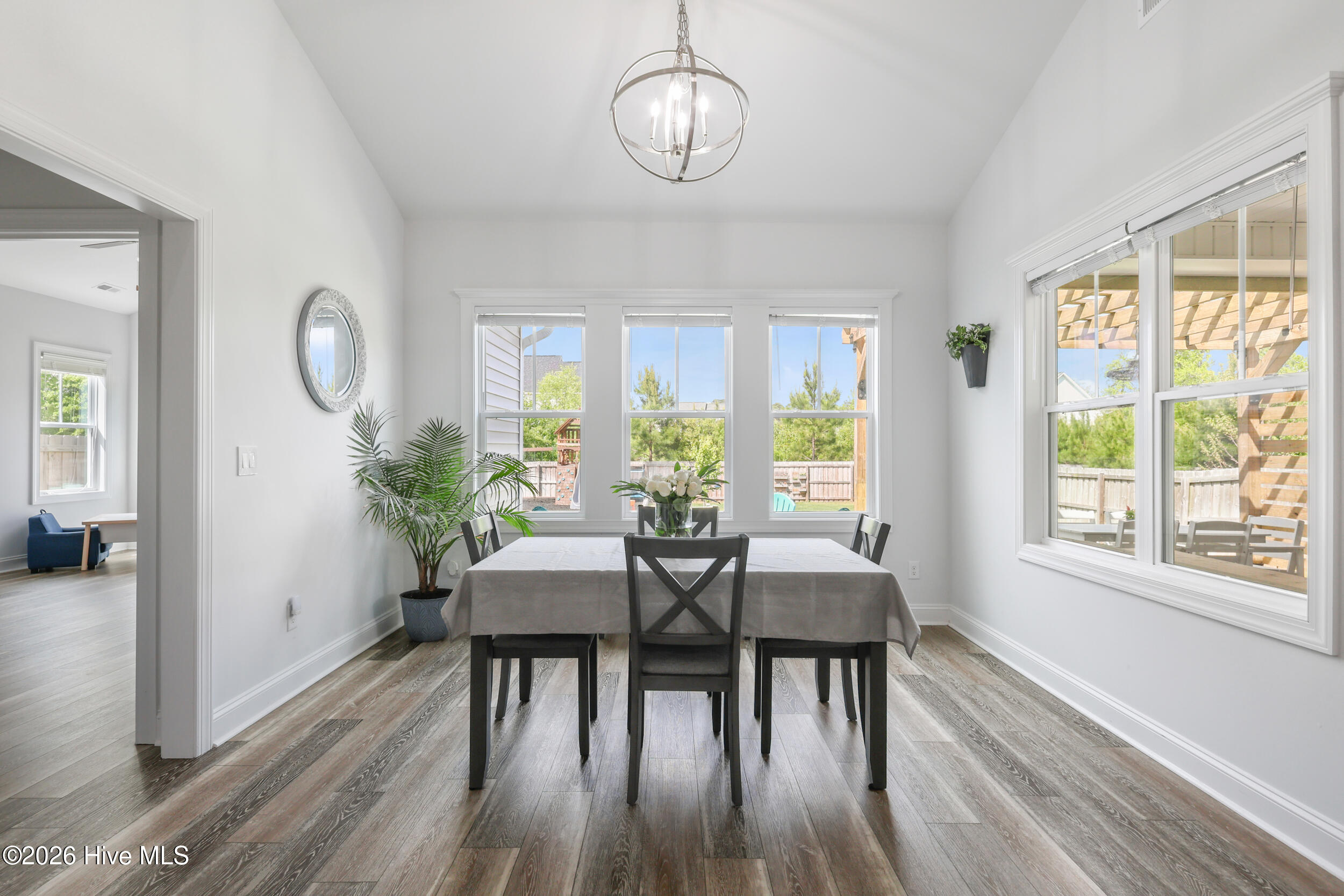 100569219 | Photo 15