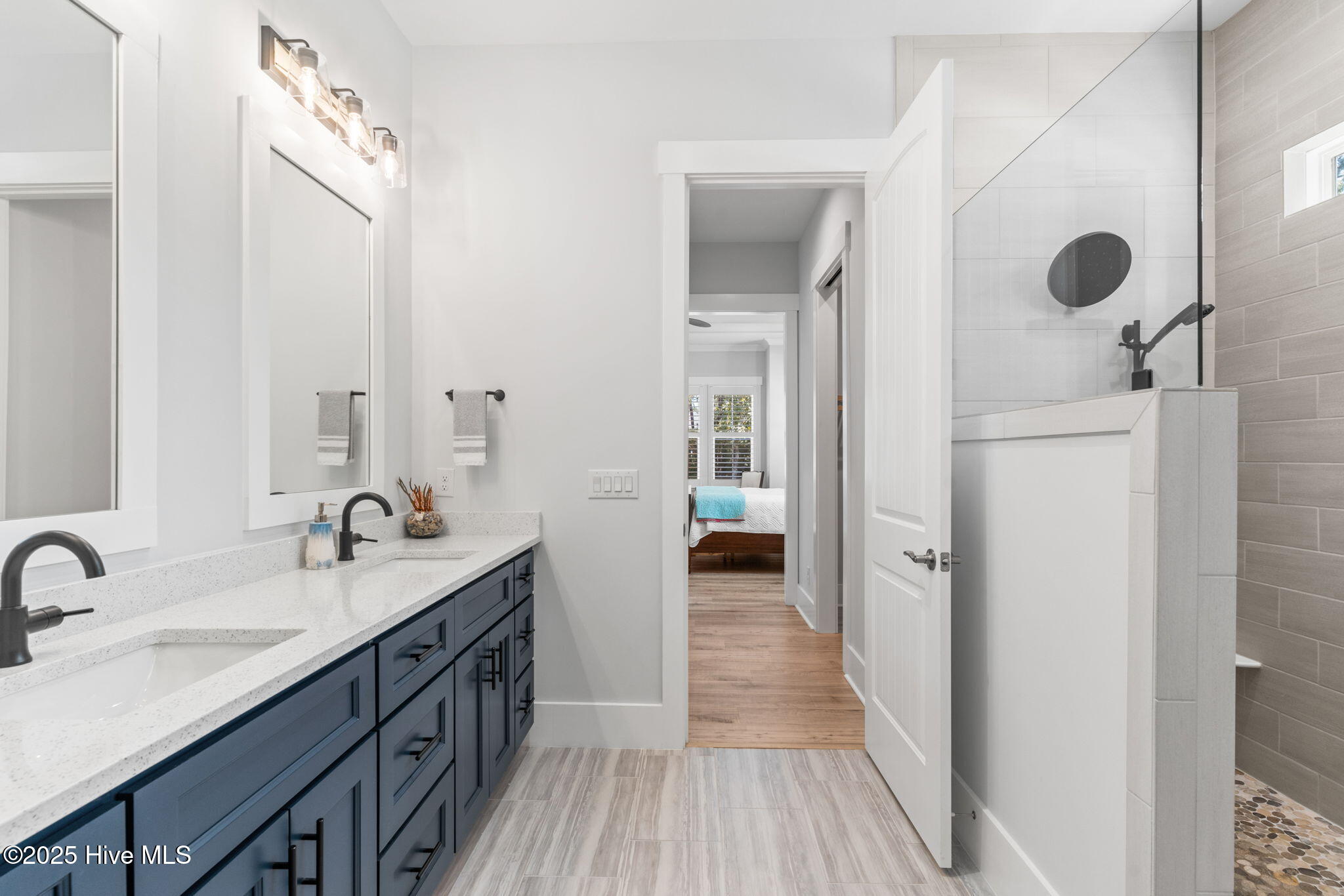 100516887 | Photo 33