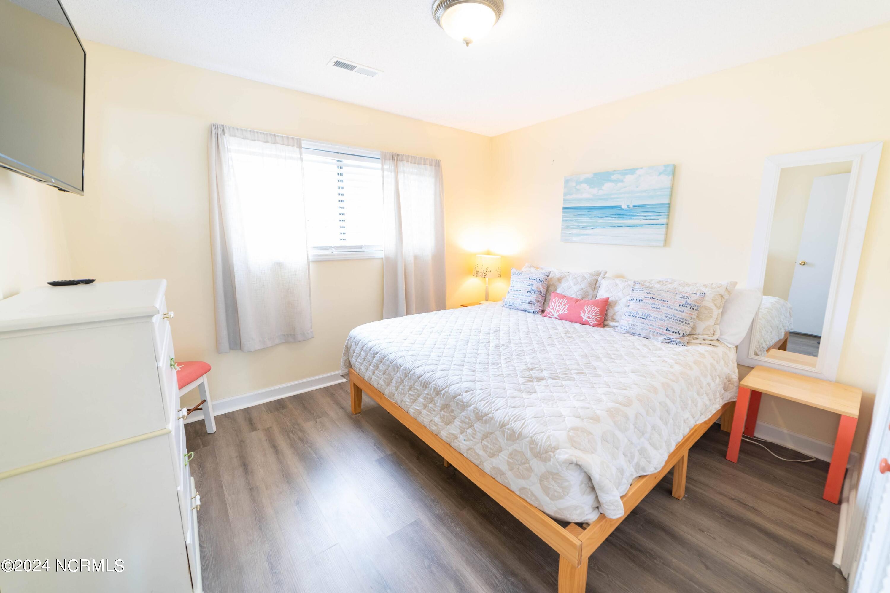 100557280 | Photo 13