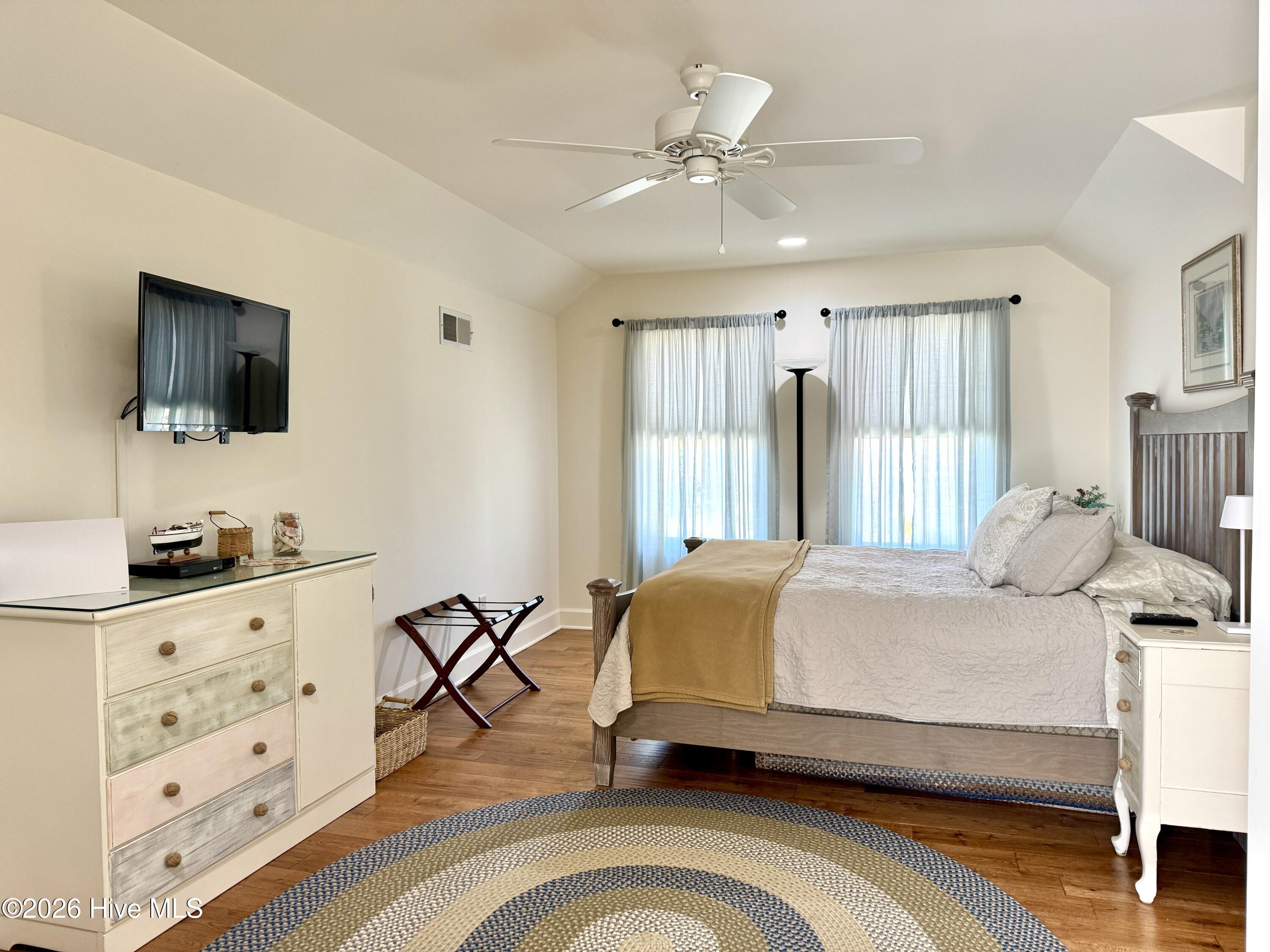 100565124 | Photo 22