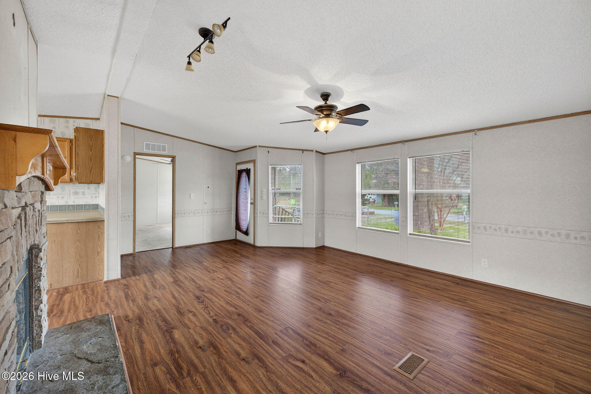 100559923 | Photo 14