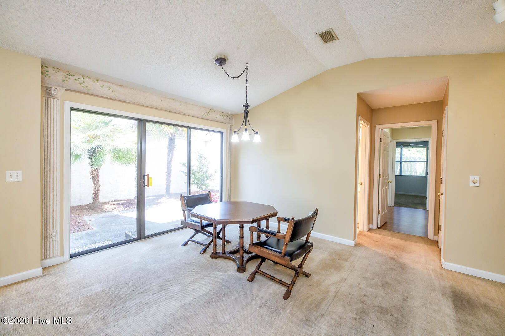 100567936 | Photo 11