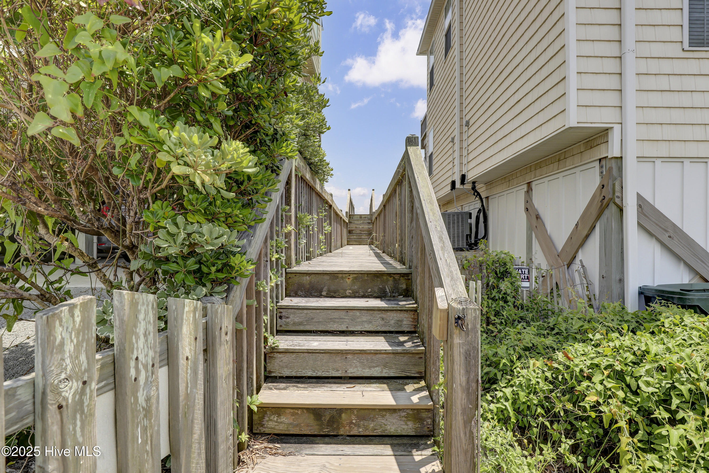 100548712 | Photo 40