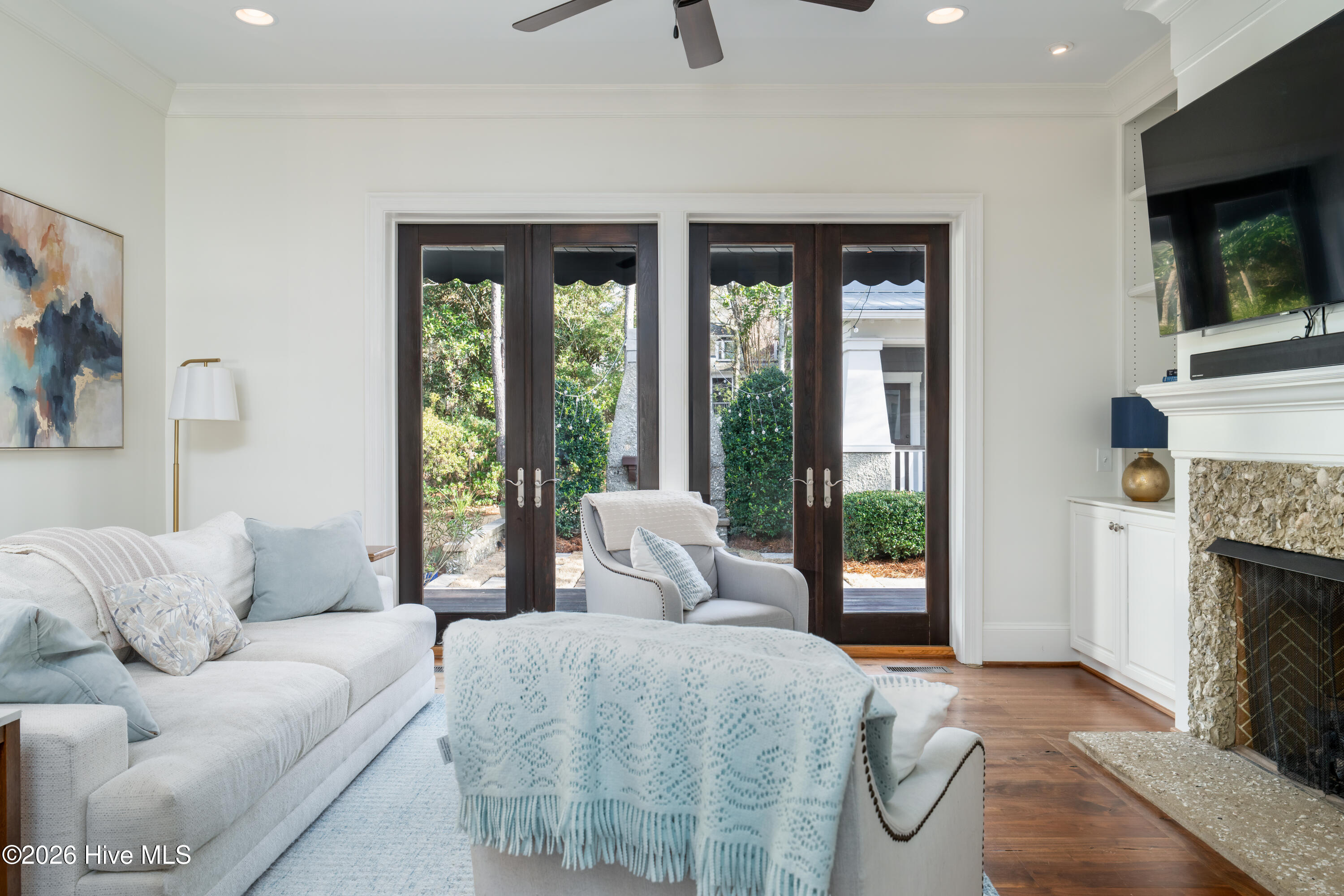 100549444 | Photo 14