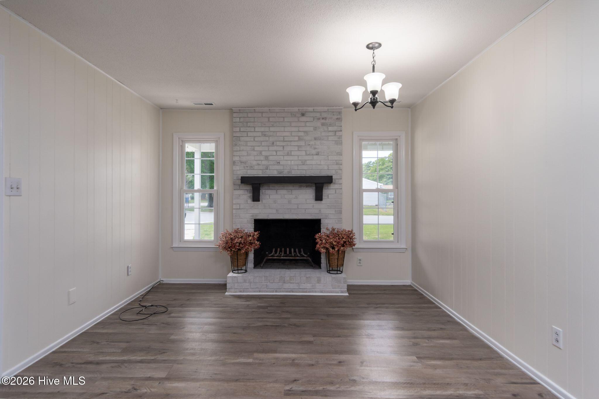 100568369 | Photo 16