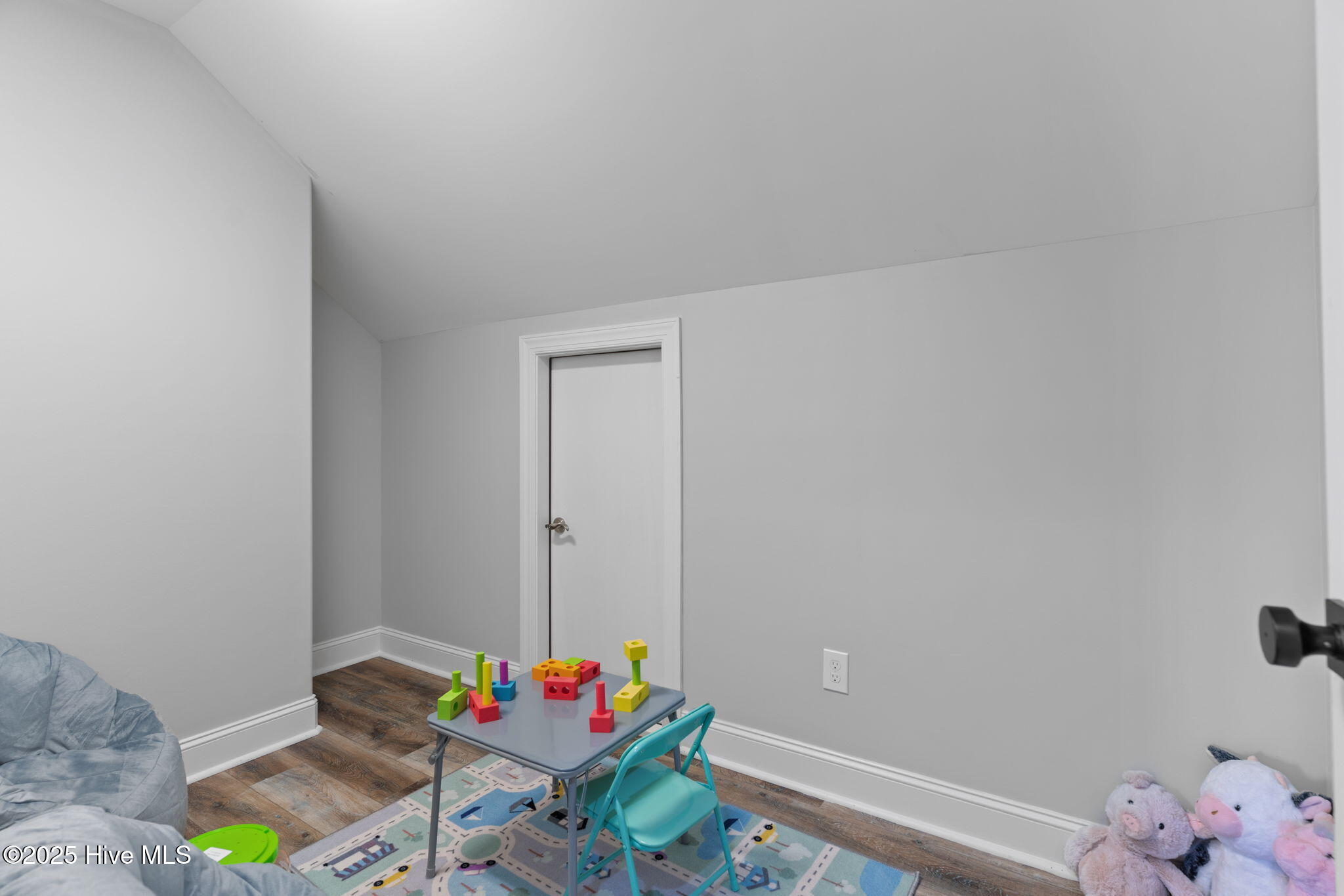 100534405 | Photo 38