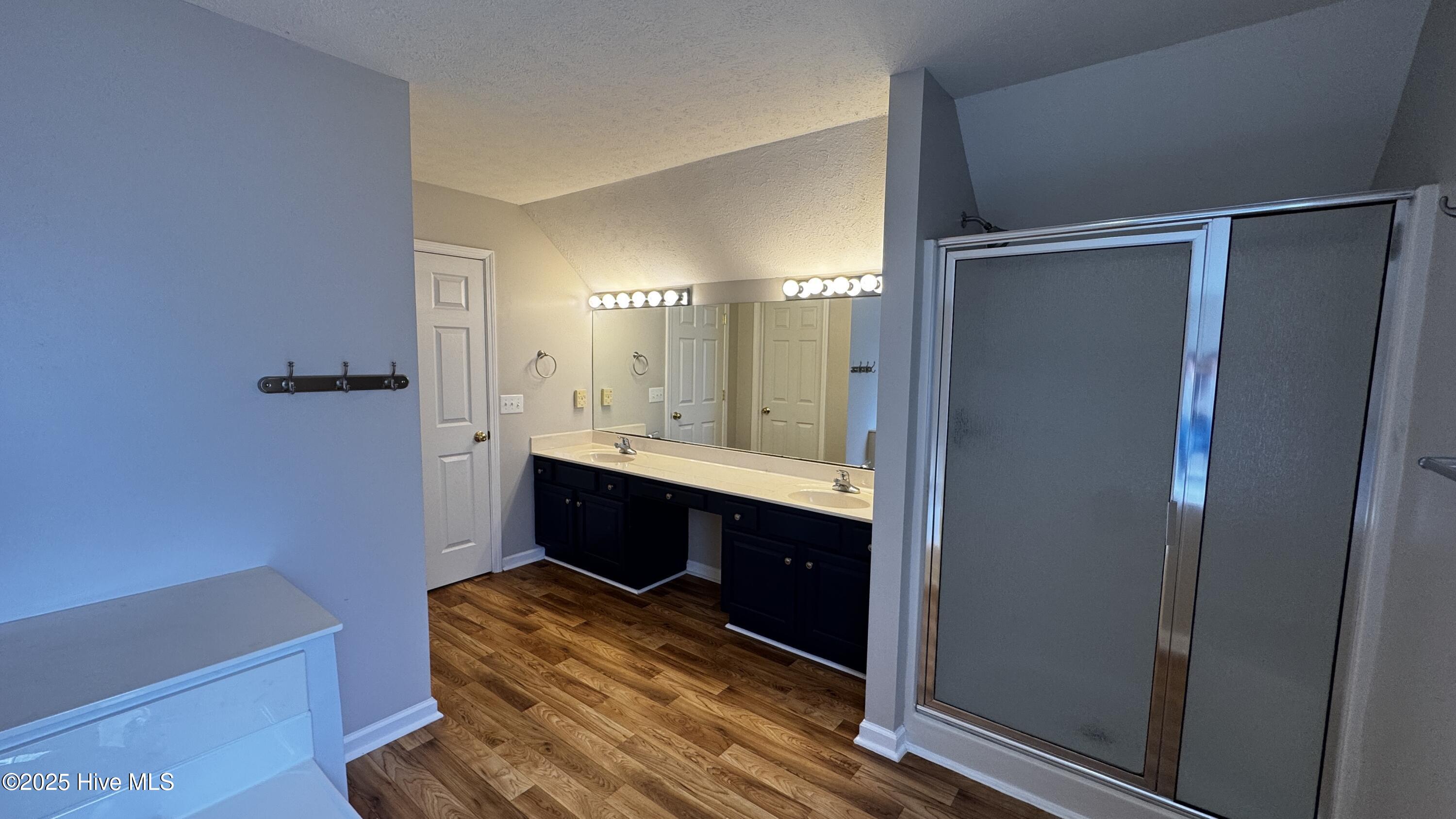 100525819 | Photo 28