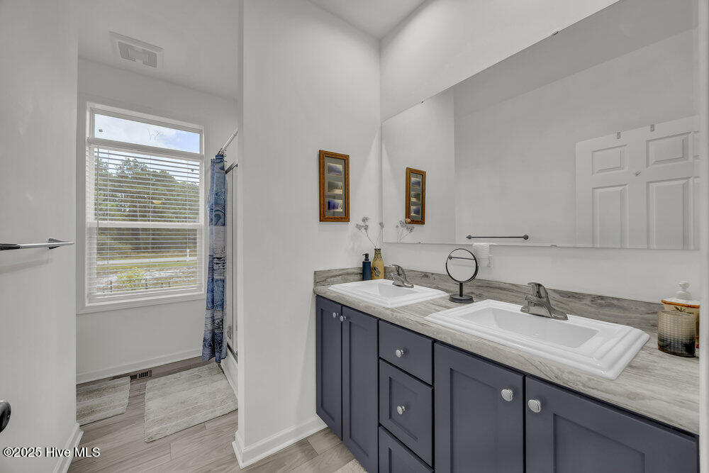 100534128 | Photo 21