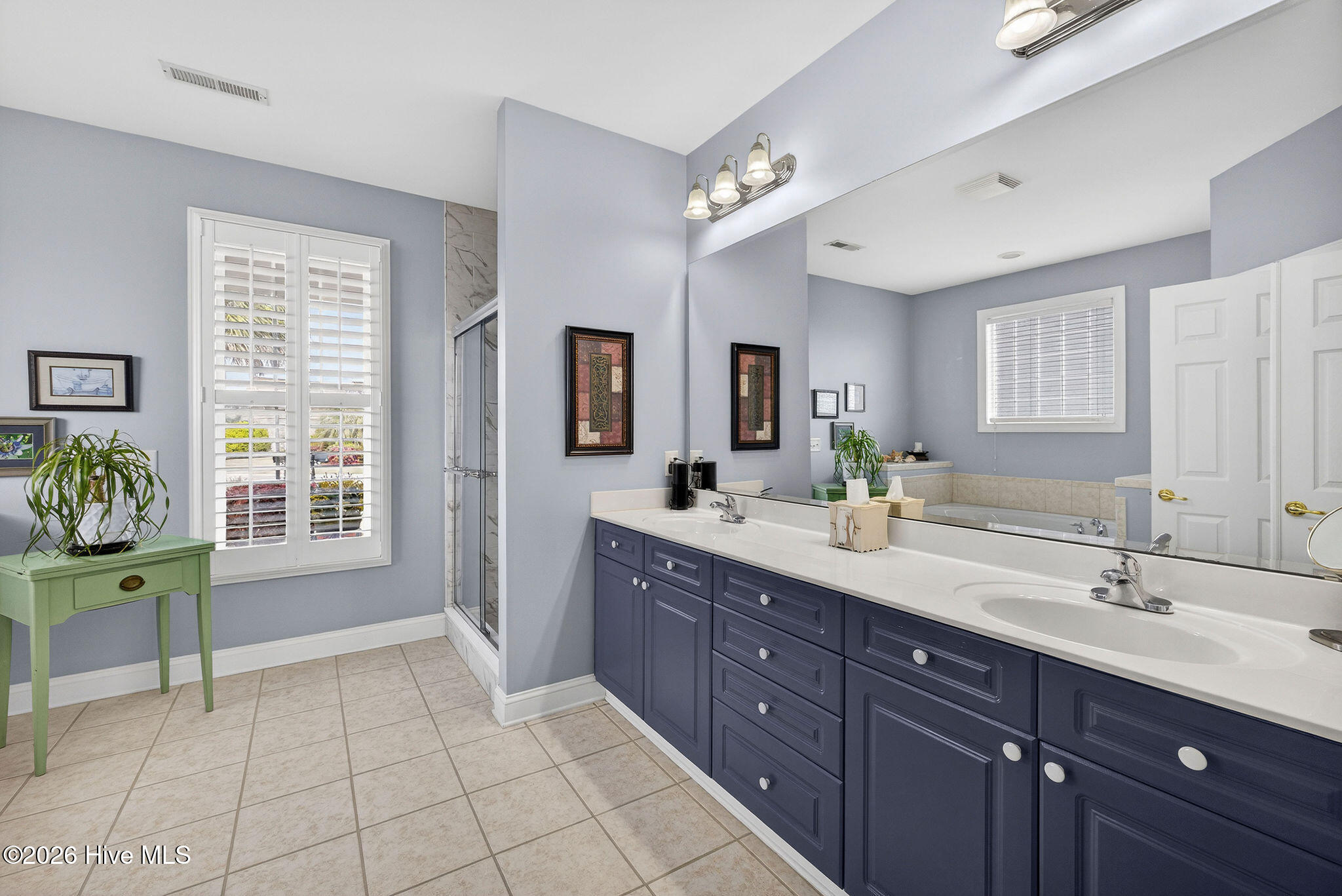 100565729 | Photo 23