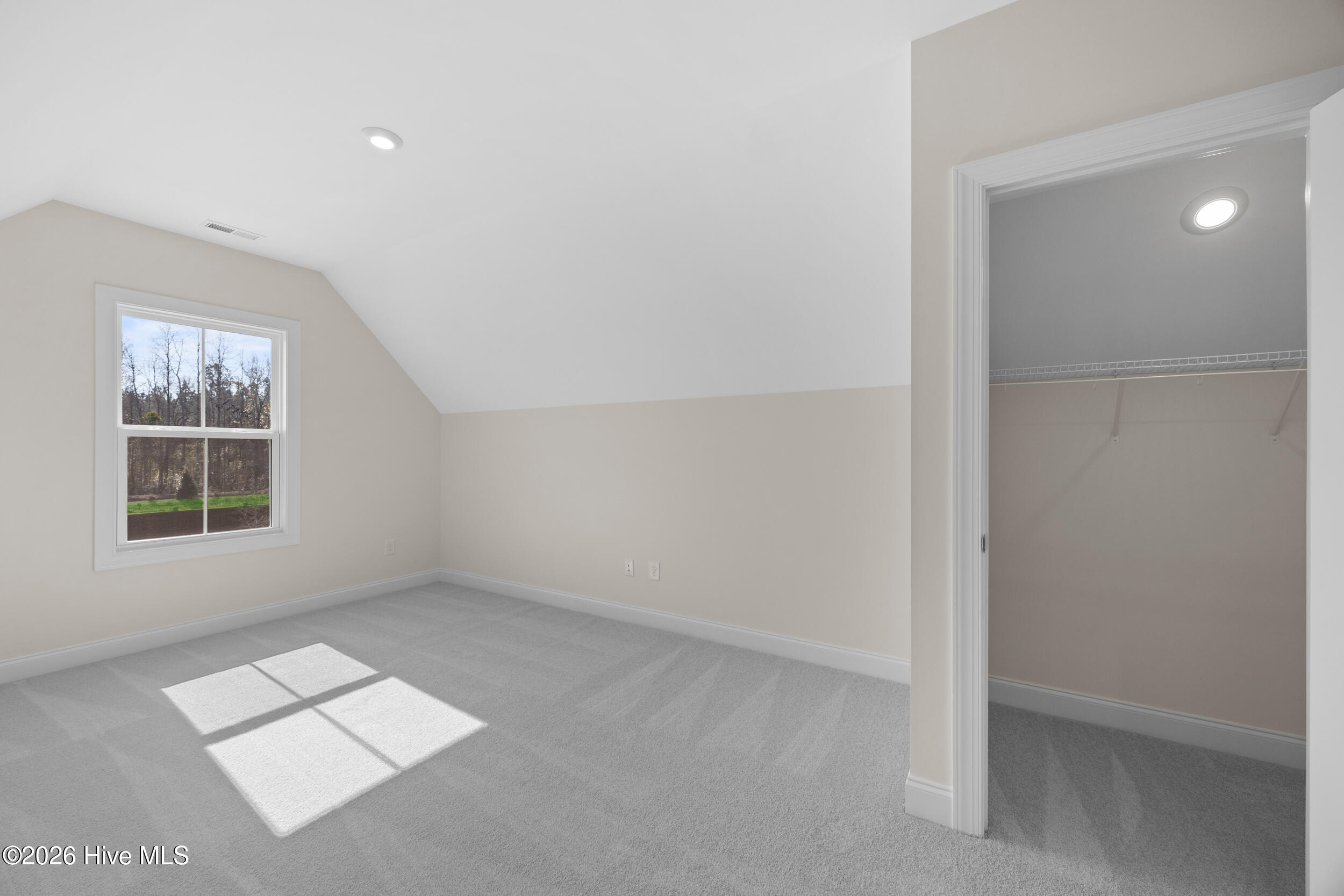 100539841 | Photo 40