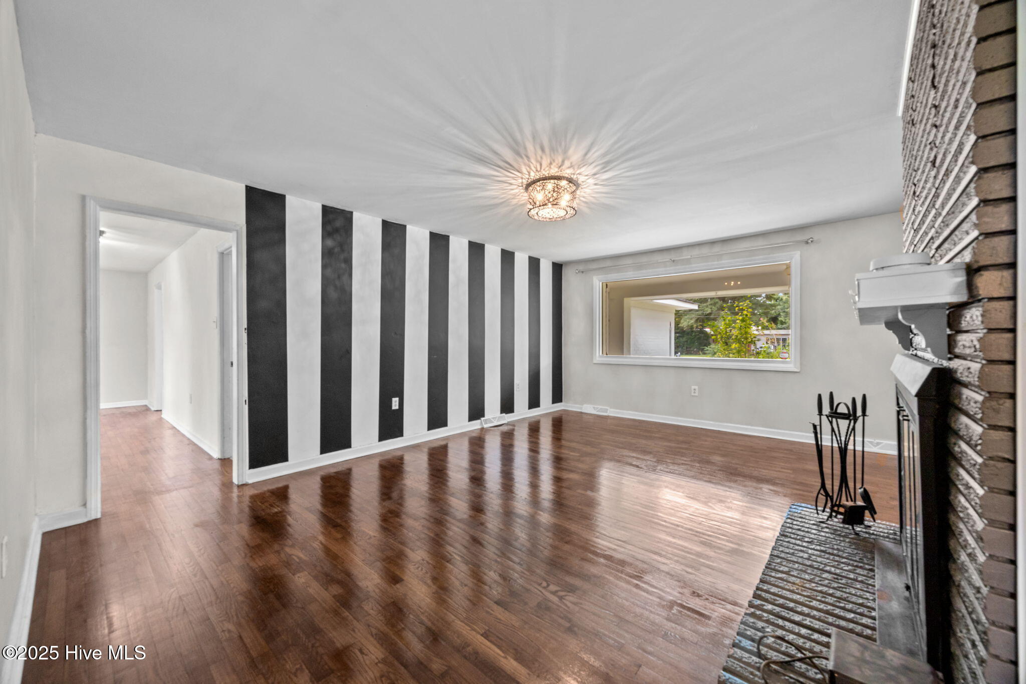 100530315 | Photo 12