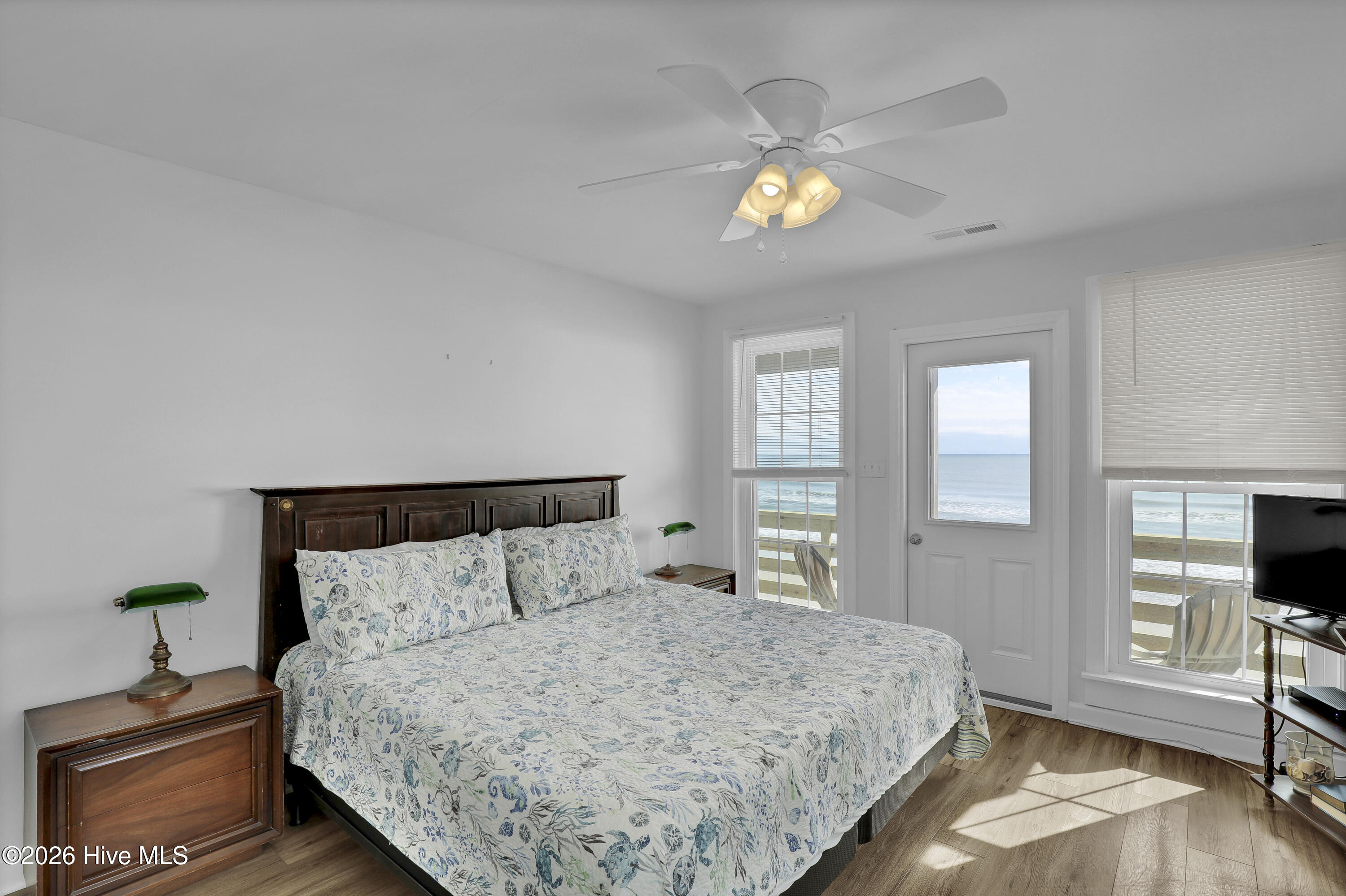 100551936 | Photo 49