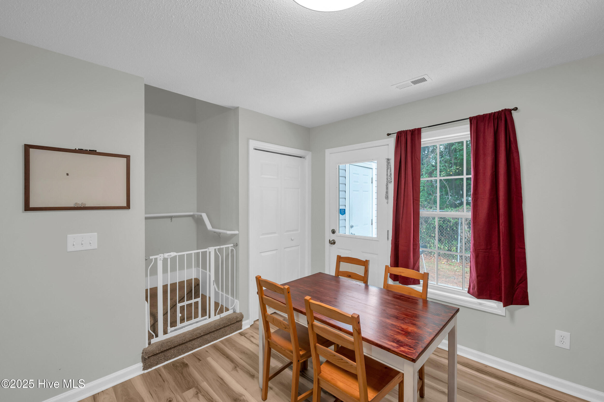 100536338 | Photo 10