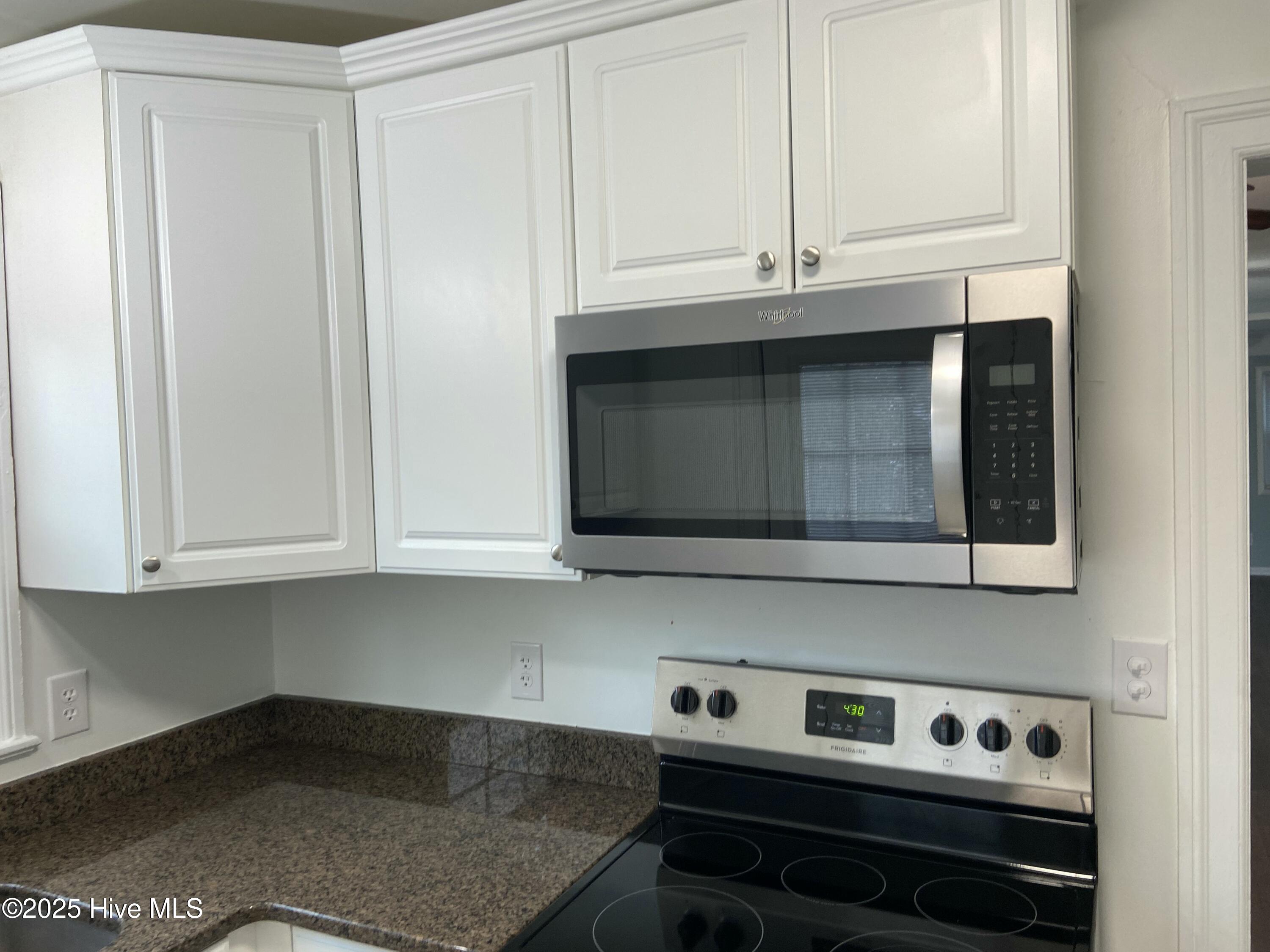 100552919 | Photo 11