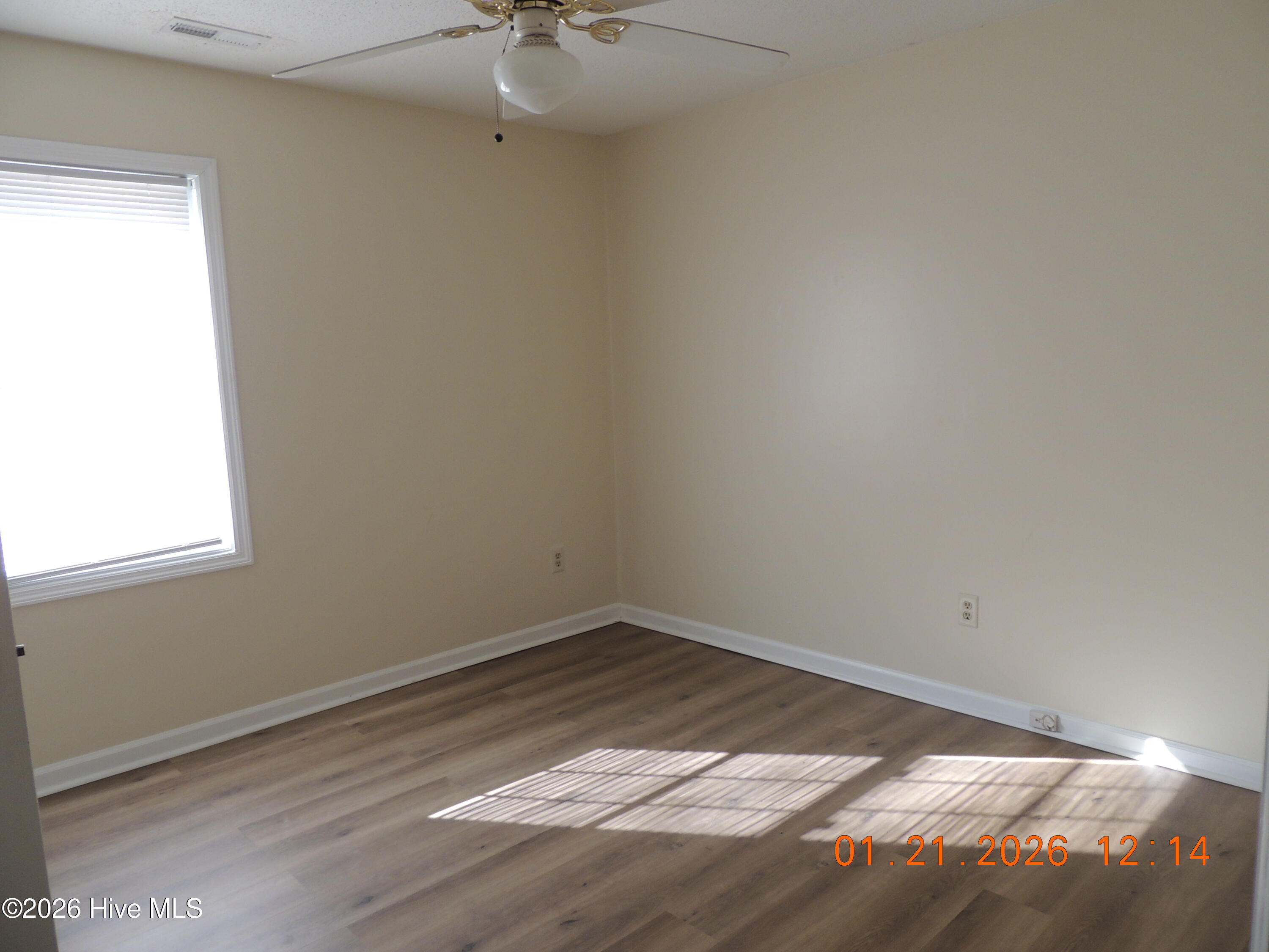 100550432 | Photo 14