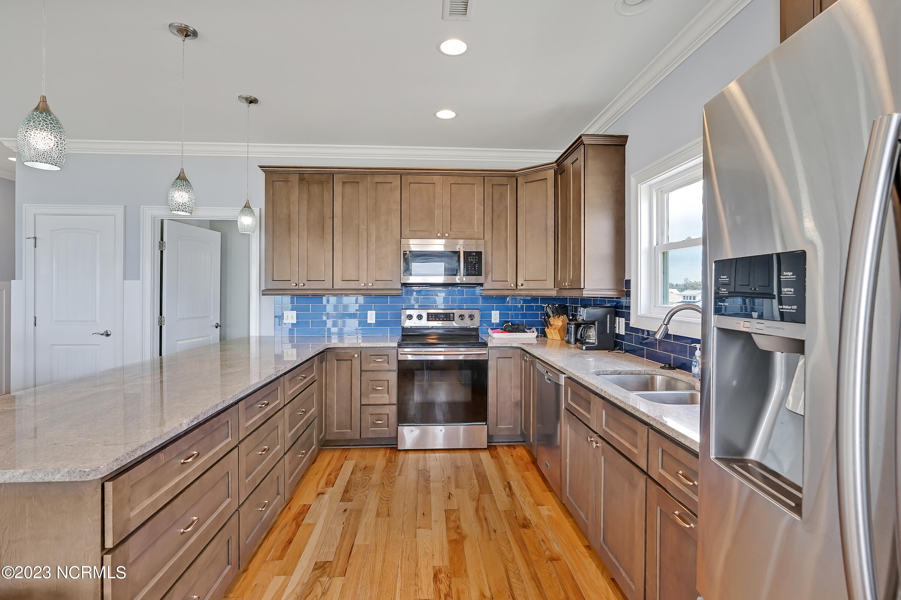 100558730 | Photo 17