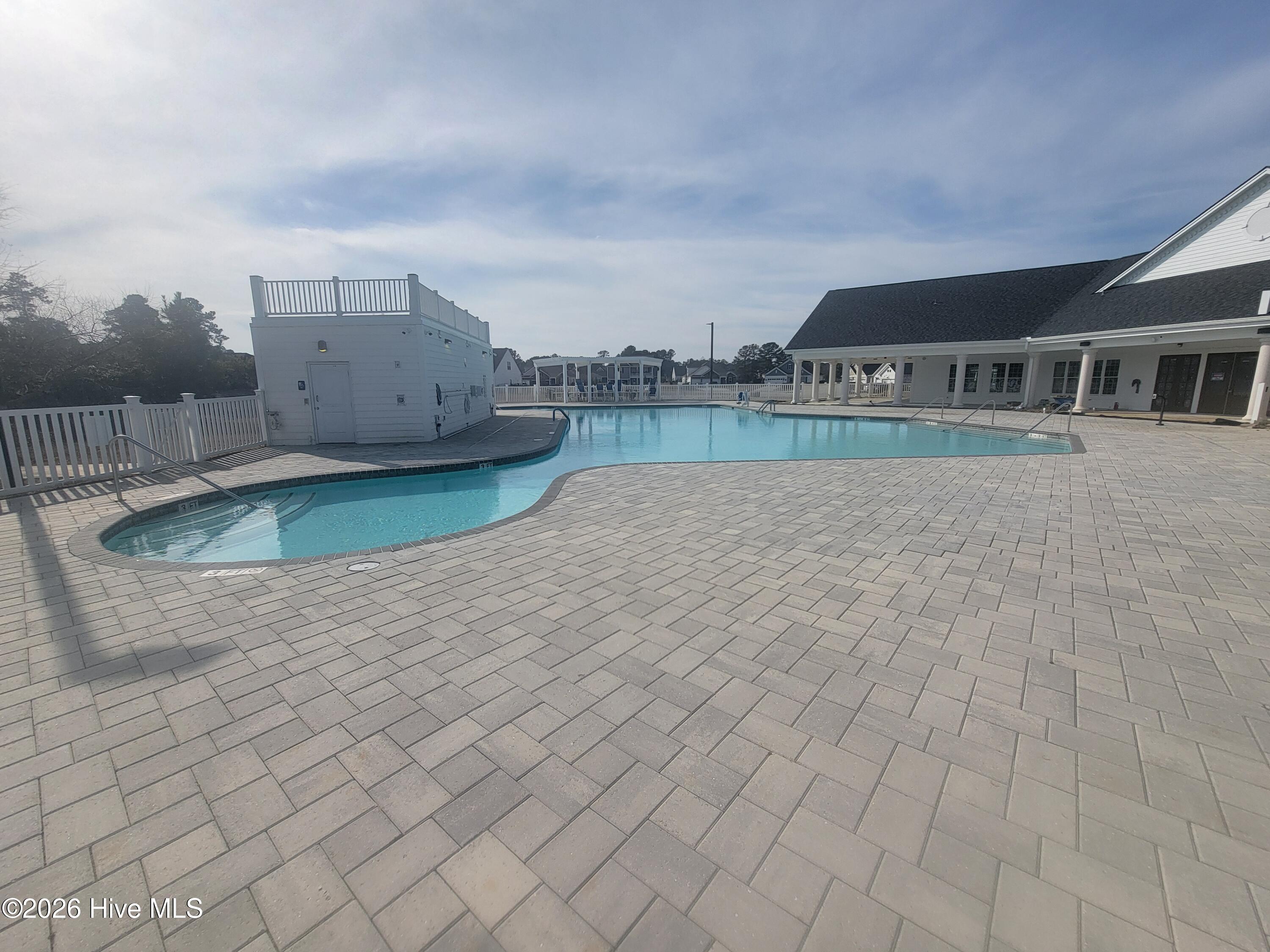 100547229 | Photo 75