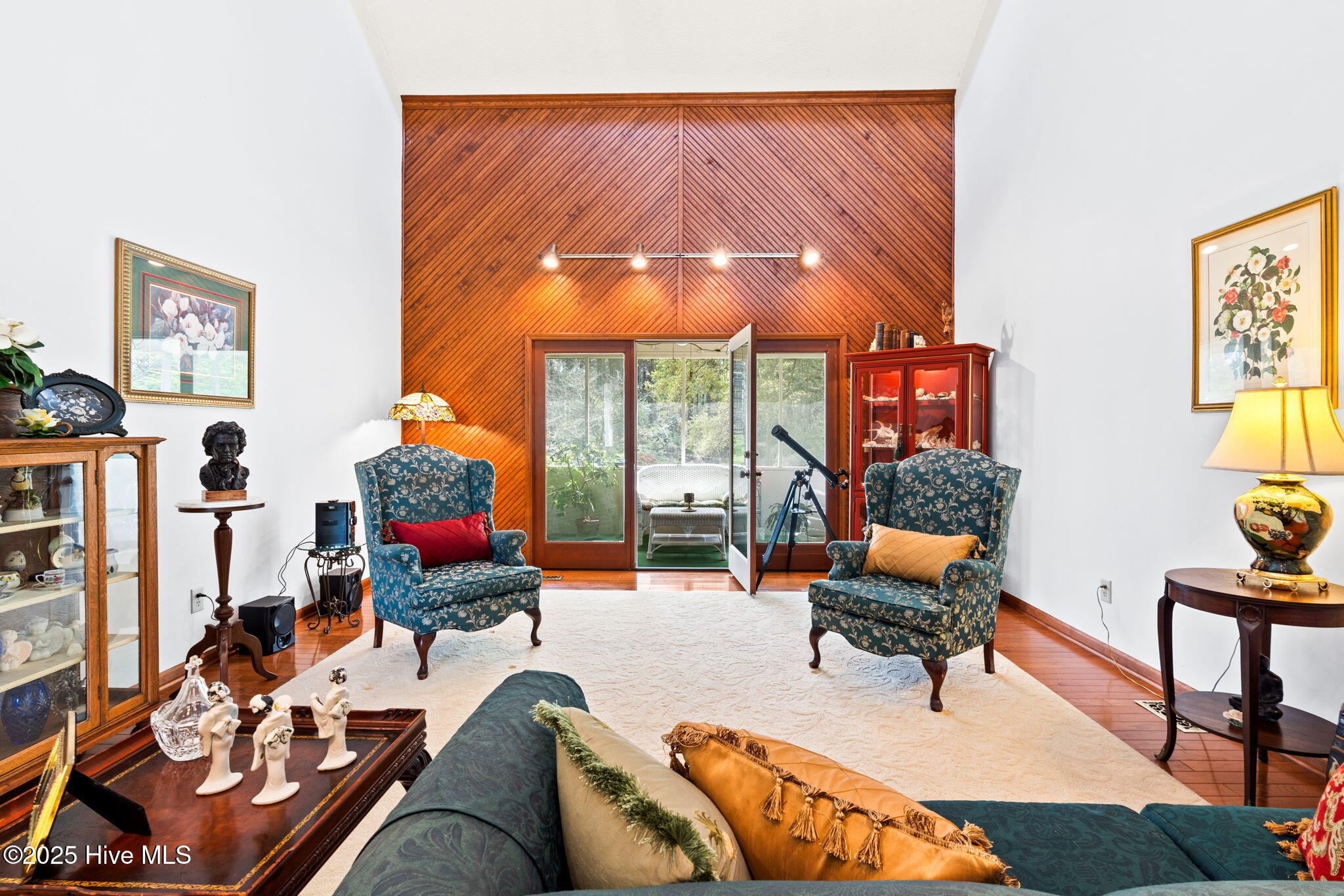 100557688 | Photo 10