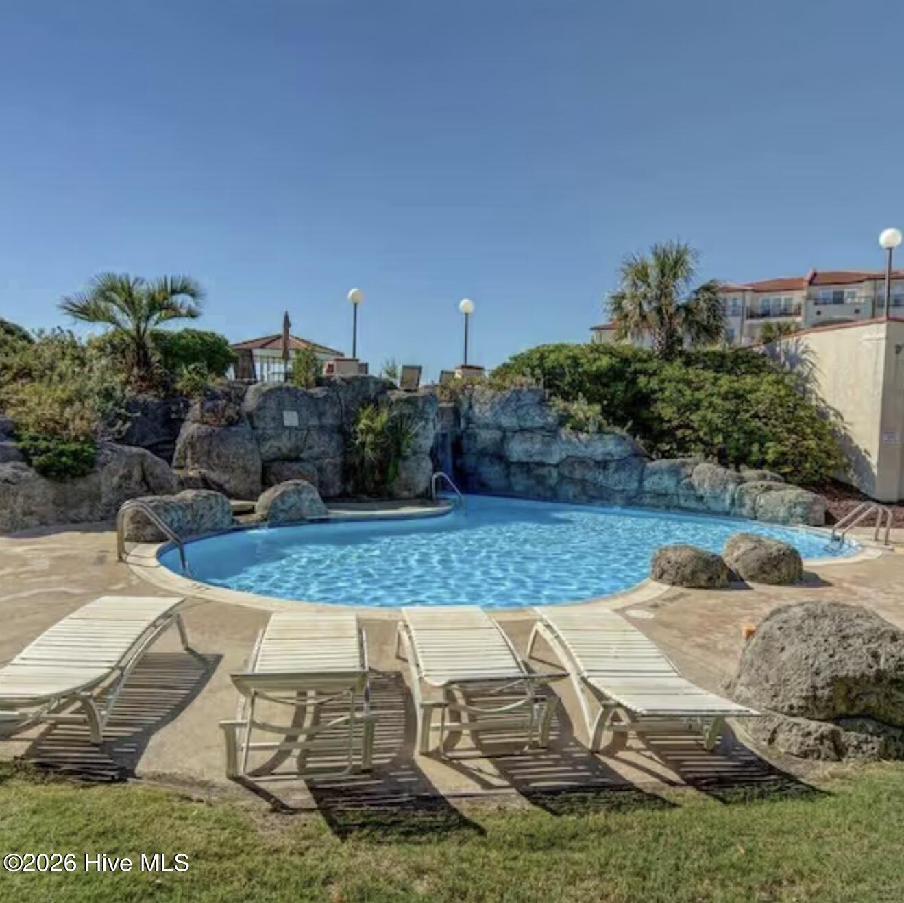 100548298 | Photo 25