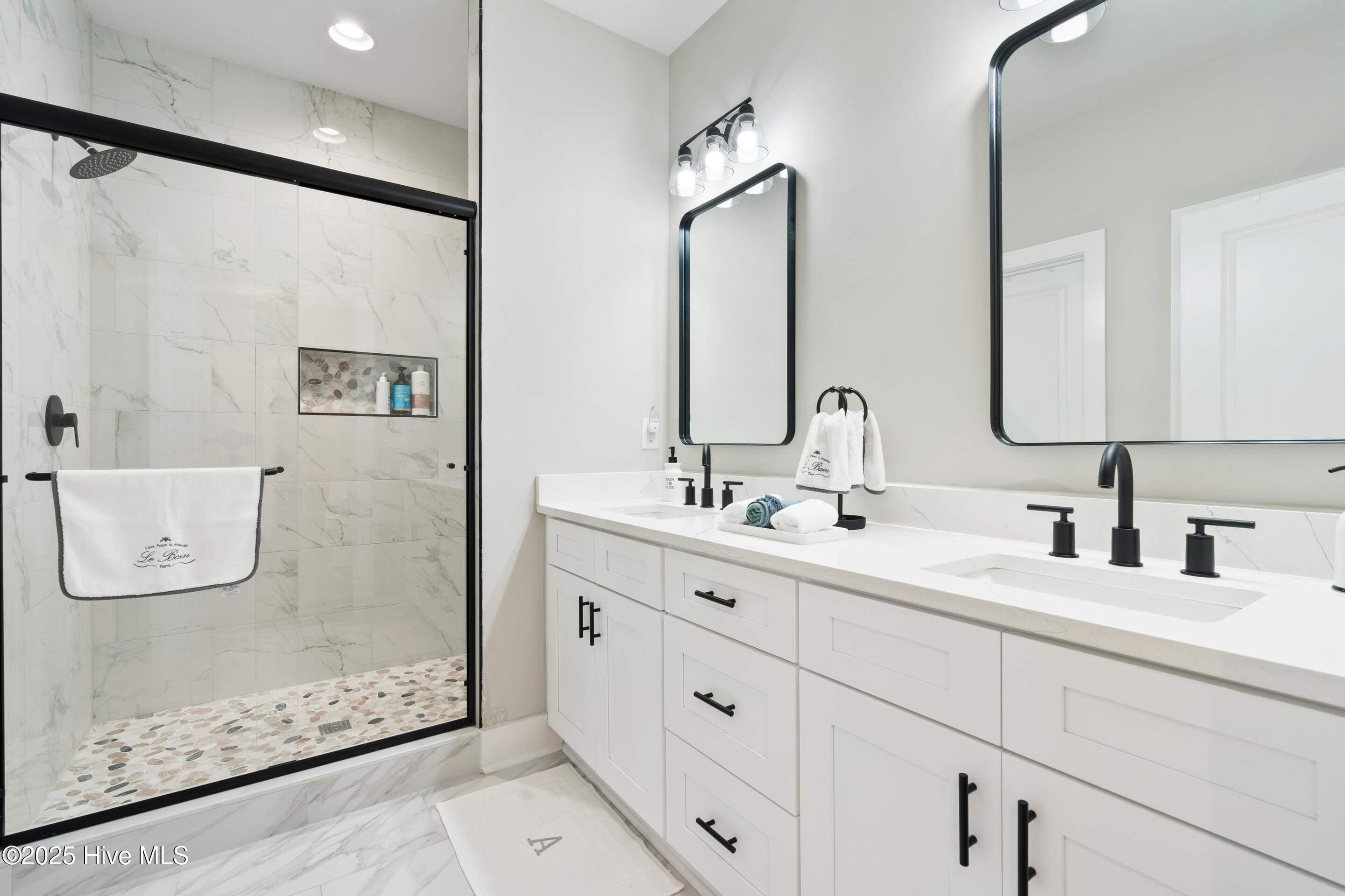 100516160 | Photo 19