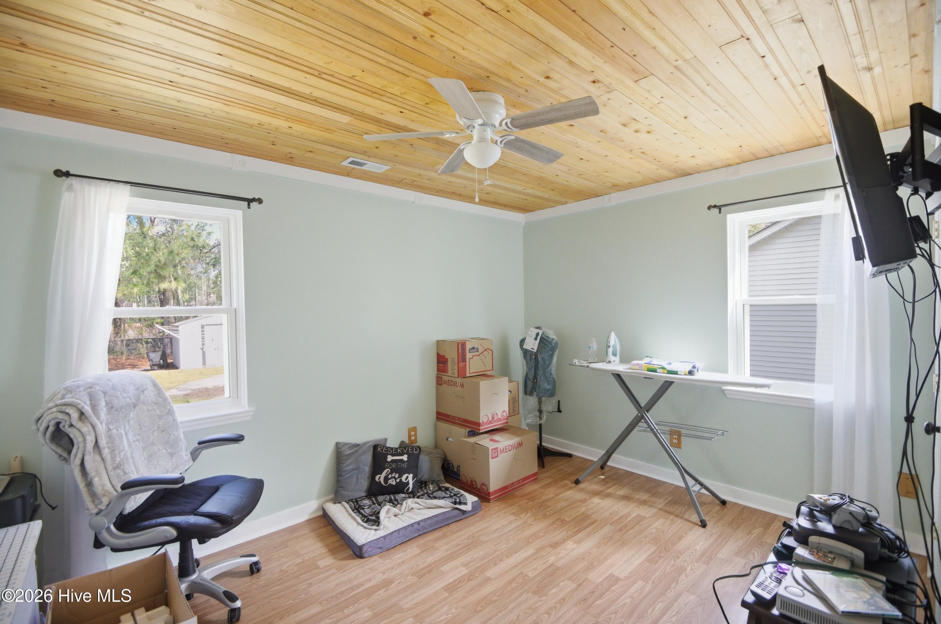 100565180 | Photo 14