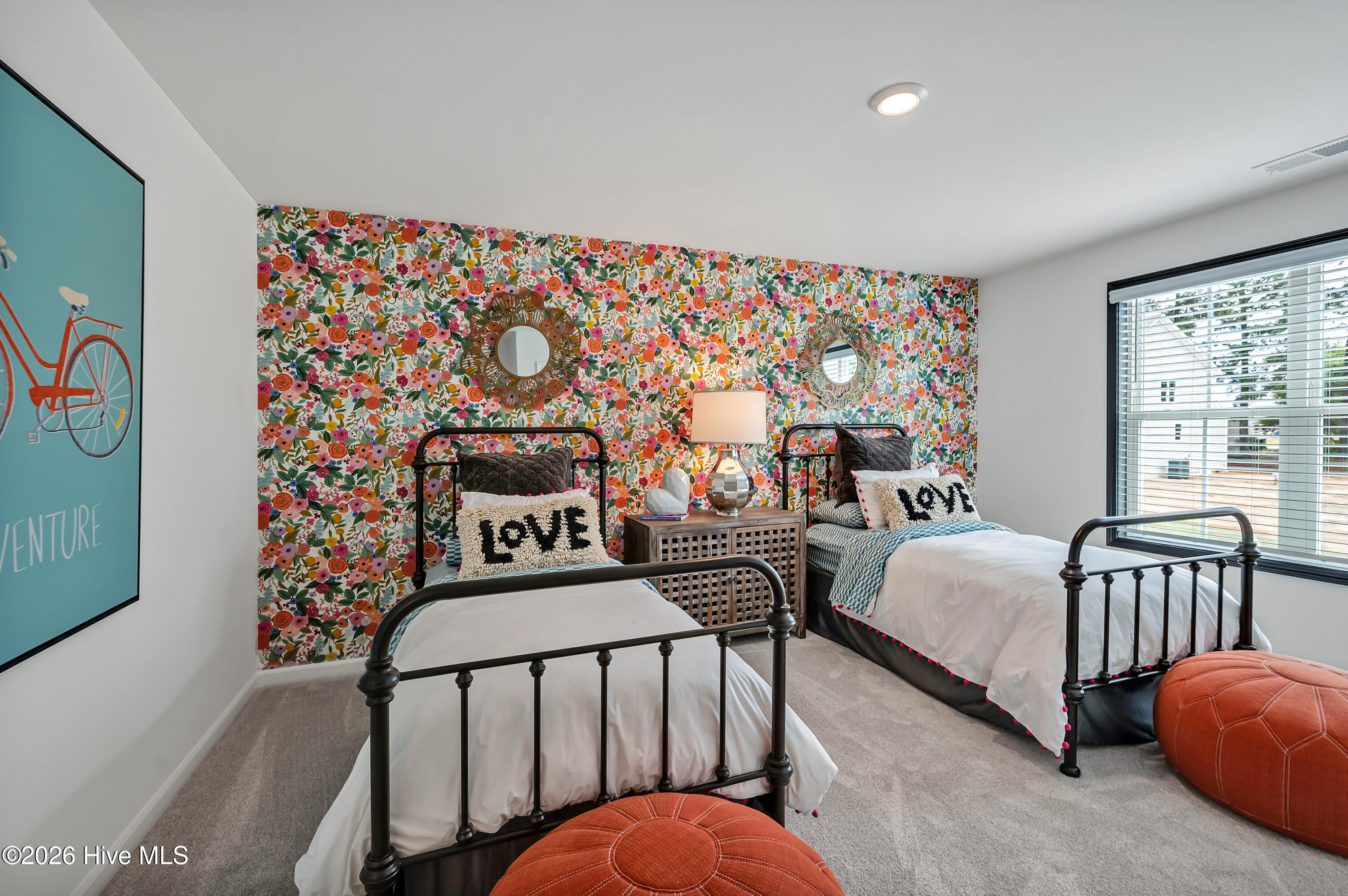 100548090 | Photo 21