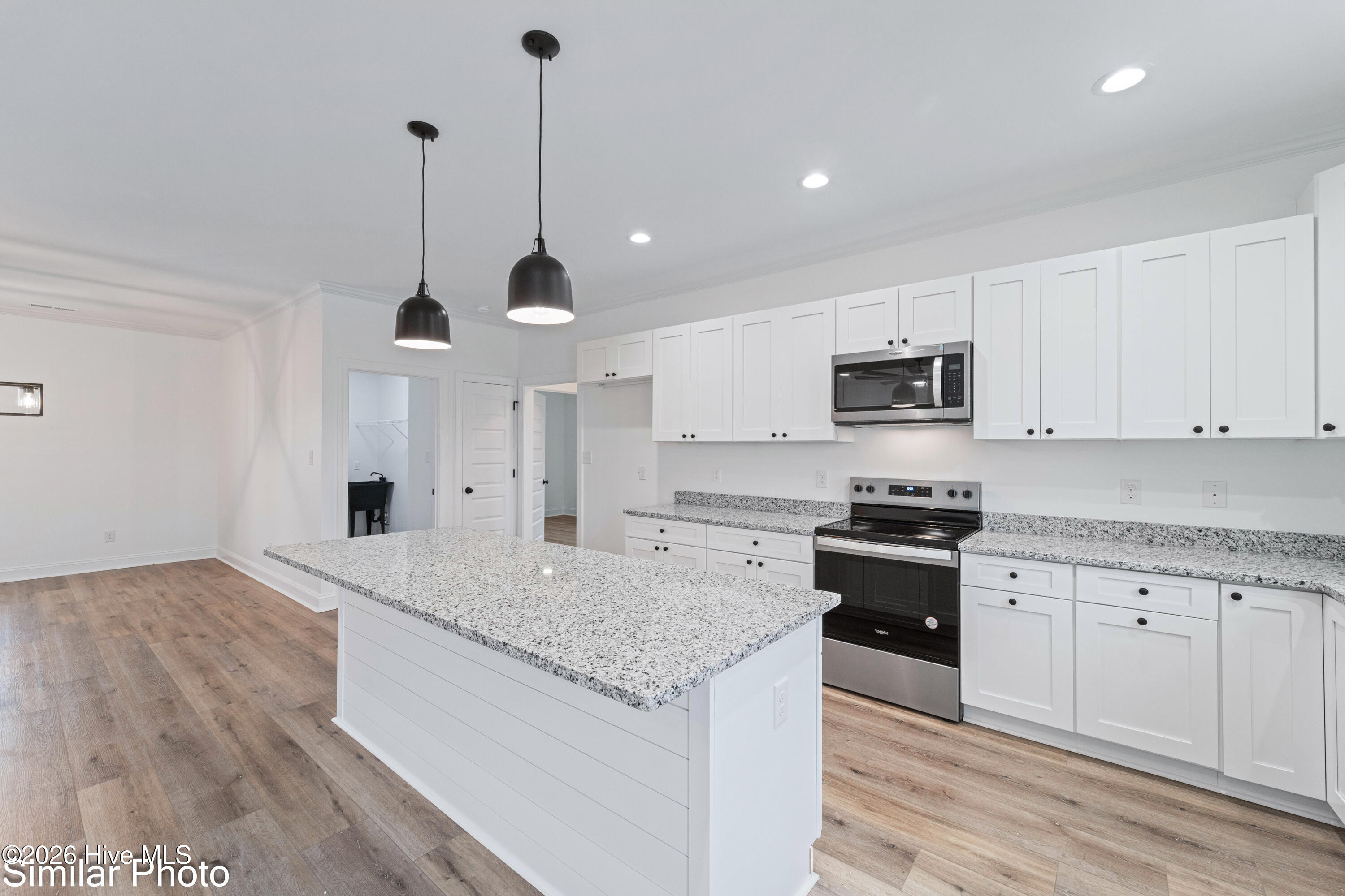 100554936 | Photo 22