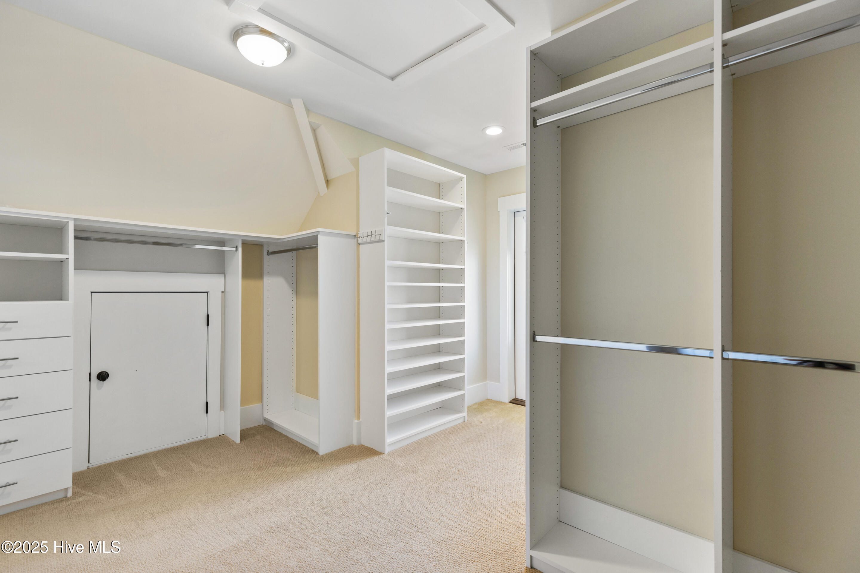 100546284 | Photo 44