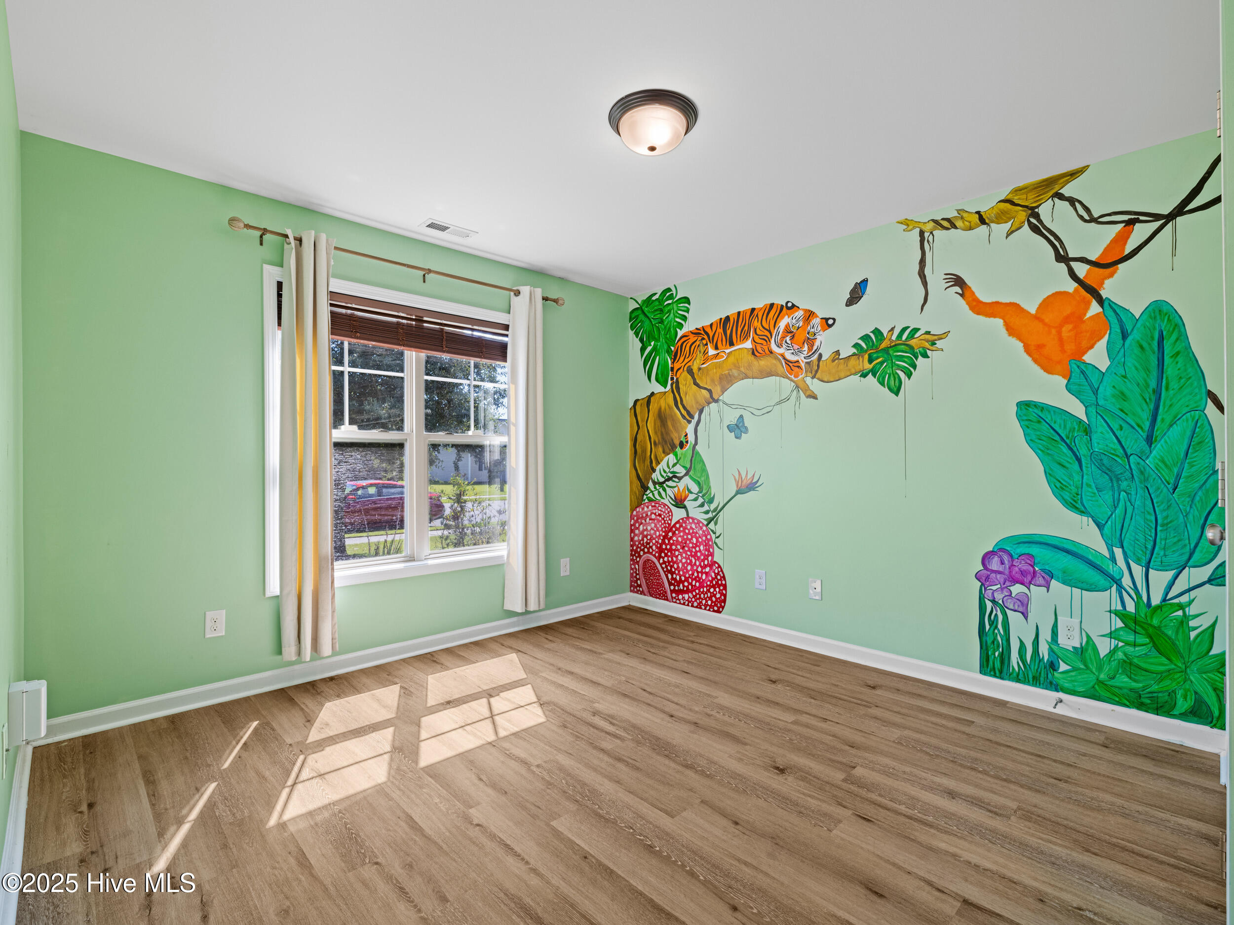 100531847 | Photo 28